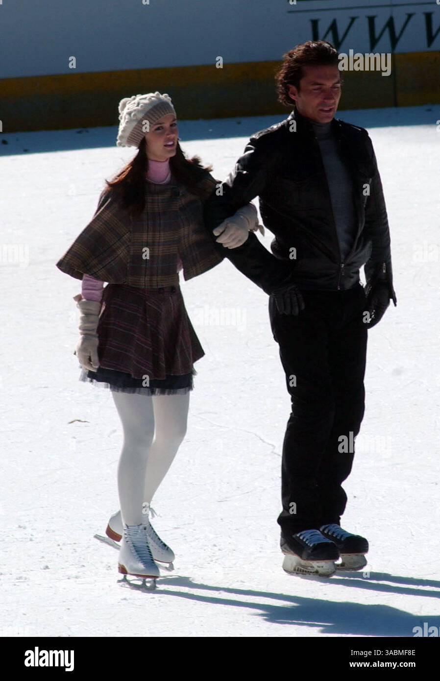 2 novembre 2007, New York City Leighton Meester et William Abadie étaient sur le plateau de l'émission télévisée ''Gossip Girl'' qui tournait à la patinoire Wollman à Central Park (crédit image : Banque D'Images