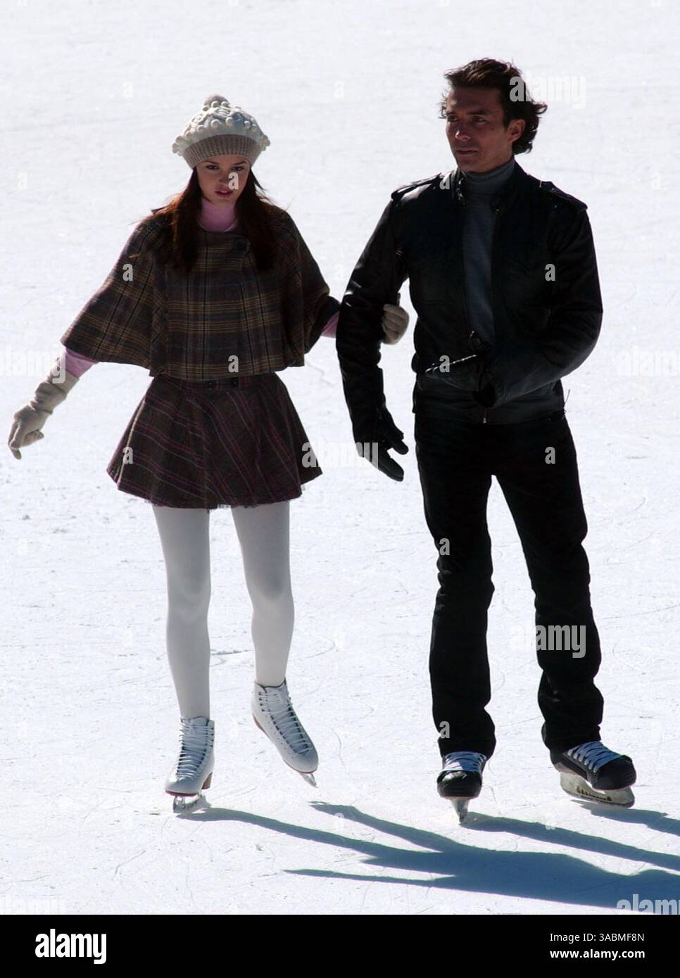 2 novembre 2007, New York City Leighton Meester et William Abadie étaient sur le plateau de l'émission télévisée ''Gossip Girl'' qui tournait à la patinoire Wollman à Central Park (crédit image : Banque D'Images