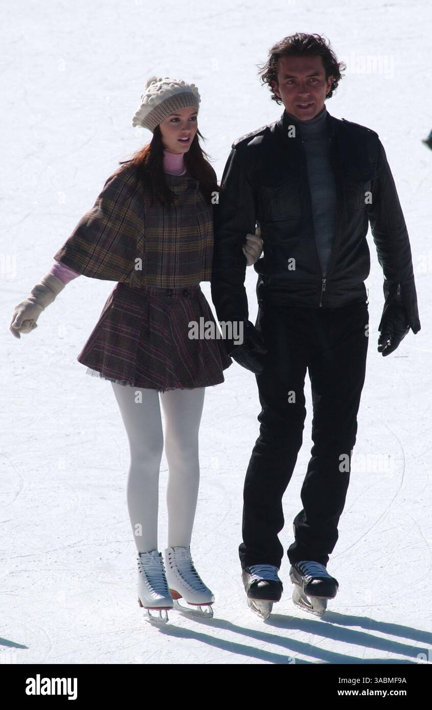 2 novembre 2007, New York City Leighton Meester et William Abadie étaient sur le plateau de l'émission télévisée ''Gossip Girl'' qui tournait à la patinoire Wollman à Central Park (crédit image : Banque D'Images