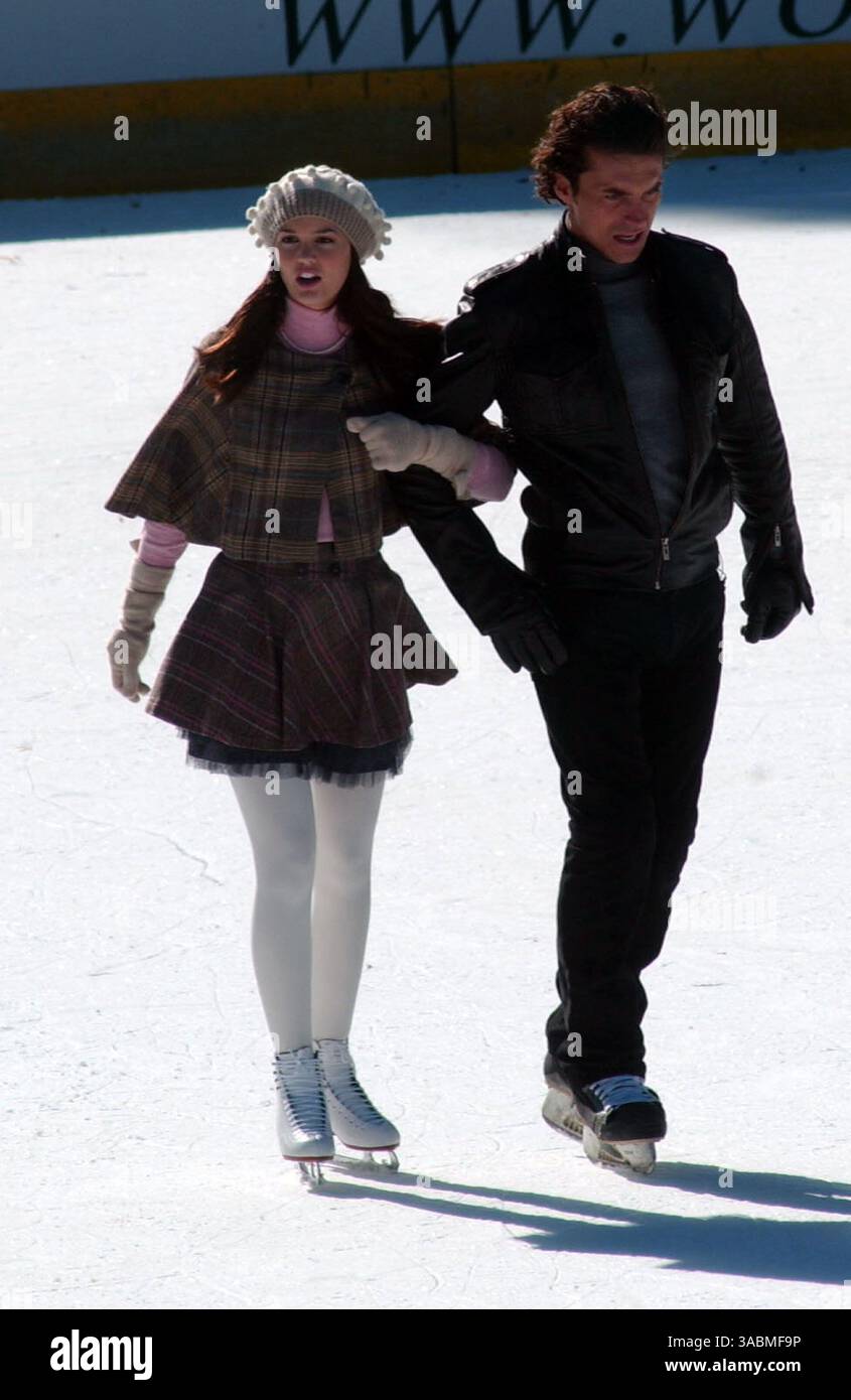 2 novembre 2007, New York City Leighton Meester et William Abadie étaient sur le plateau de l'émission télévisée ''Gossip Girl'' qui tournait à la patinoire Wollman à Central Park (crédit image : Banque D'Images