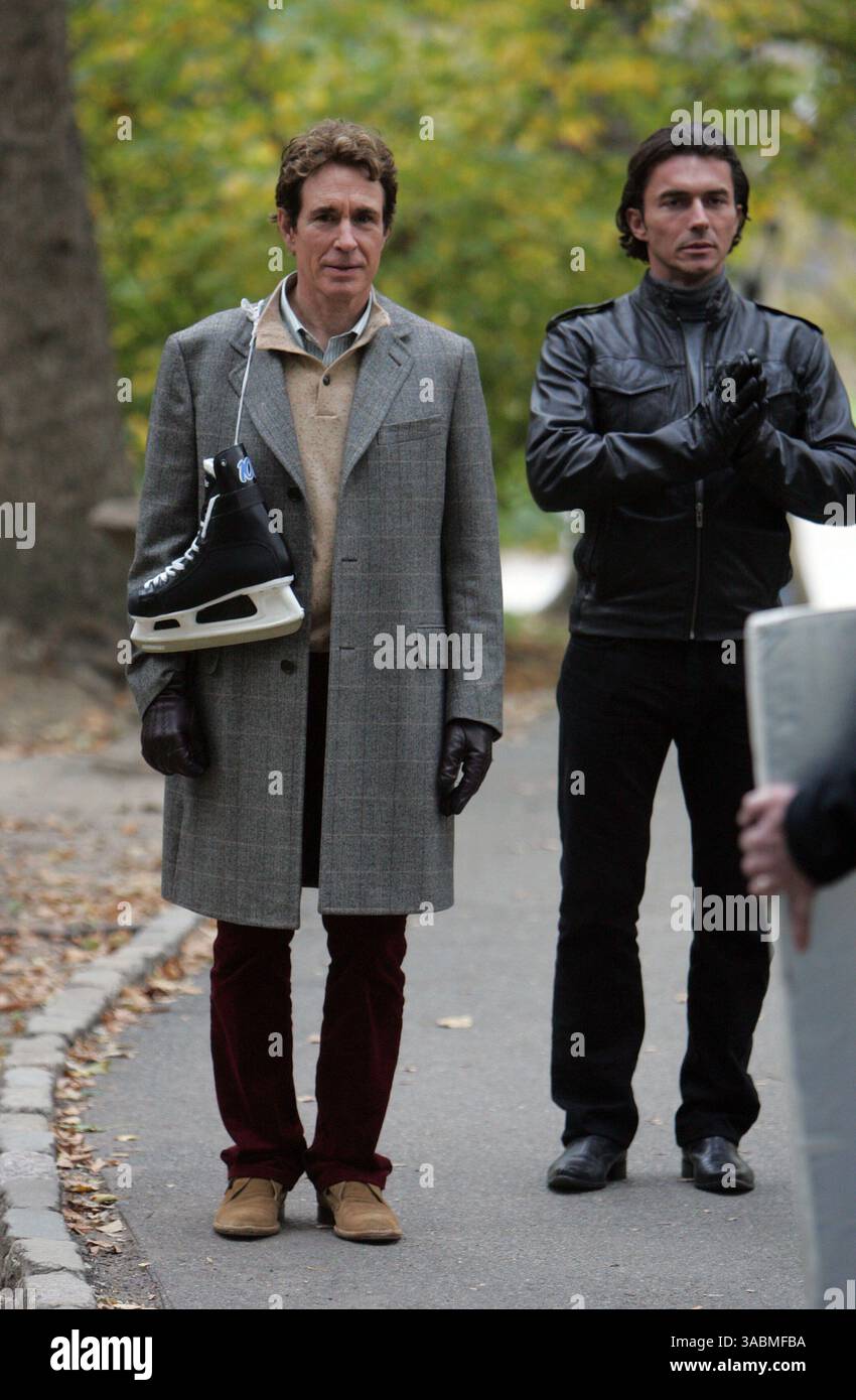 2 novembre 2007, New York John Shea et William Abadie étaient sur le plateau de l'émission télévisée ''Gossip Girl'' qui tournait à la patinoire Wollman à Central Park (crédit image : Banque D'Images
