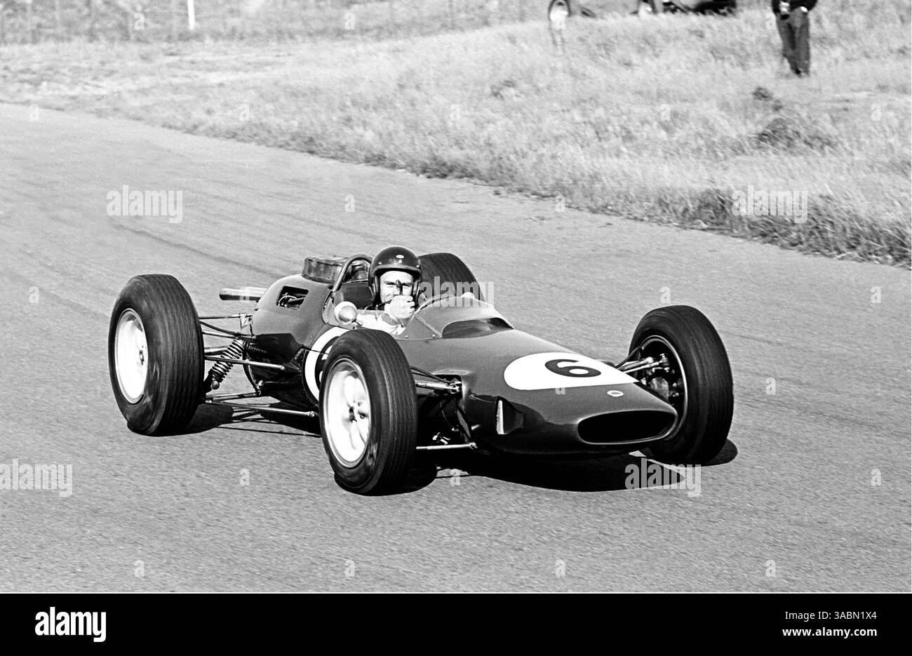 GP de Hollande, Zandvoort, 23 juin 1963..vainqueur Jim Clark Lotus 25, Waves to Photographer Phipps (crédit image : ©Sutton Motorsports/ZUMA Press) Banque D'Images