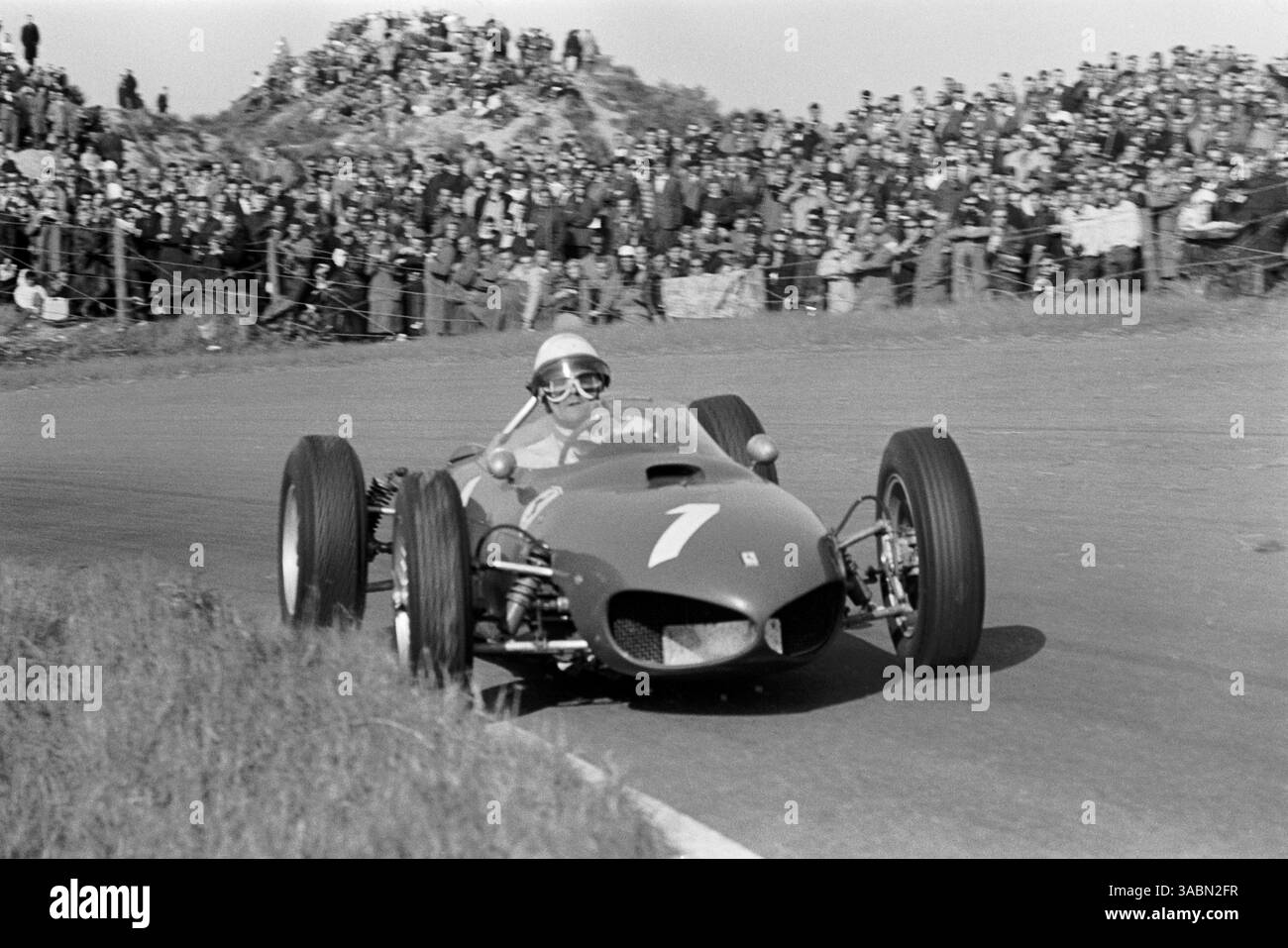 Champion du monde en titre Phil Hill (USA) Ferrari 156 a terminé troisième de la course d'ouverture de la saison... Grand Prix des pays-Bas, Zandvoort, 20 mai 1962. (Crédit image : ©Sutton Motorsports/ZUMA Press) Banque D'Images