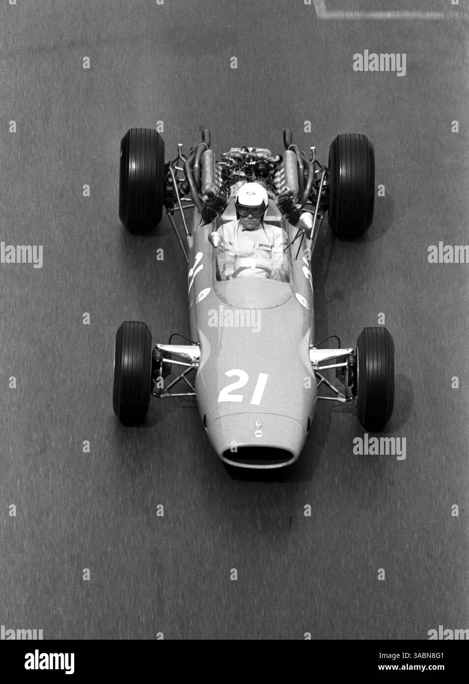 Guy Ligier (FRA) a fait ses débuts en GP dans une Cooper T81 privée, mais n'a pas été classé comme finisseur après avoir parcouru seulement 75 des 100 tours. ..Grand Prix de Monaco, Monte Carlo, 22 mai 1966. (Crédit image : ©Sutton Motorsports/ZUMA Press) Banque D'Images