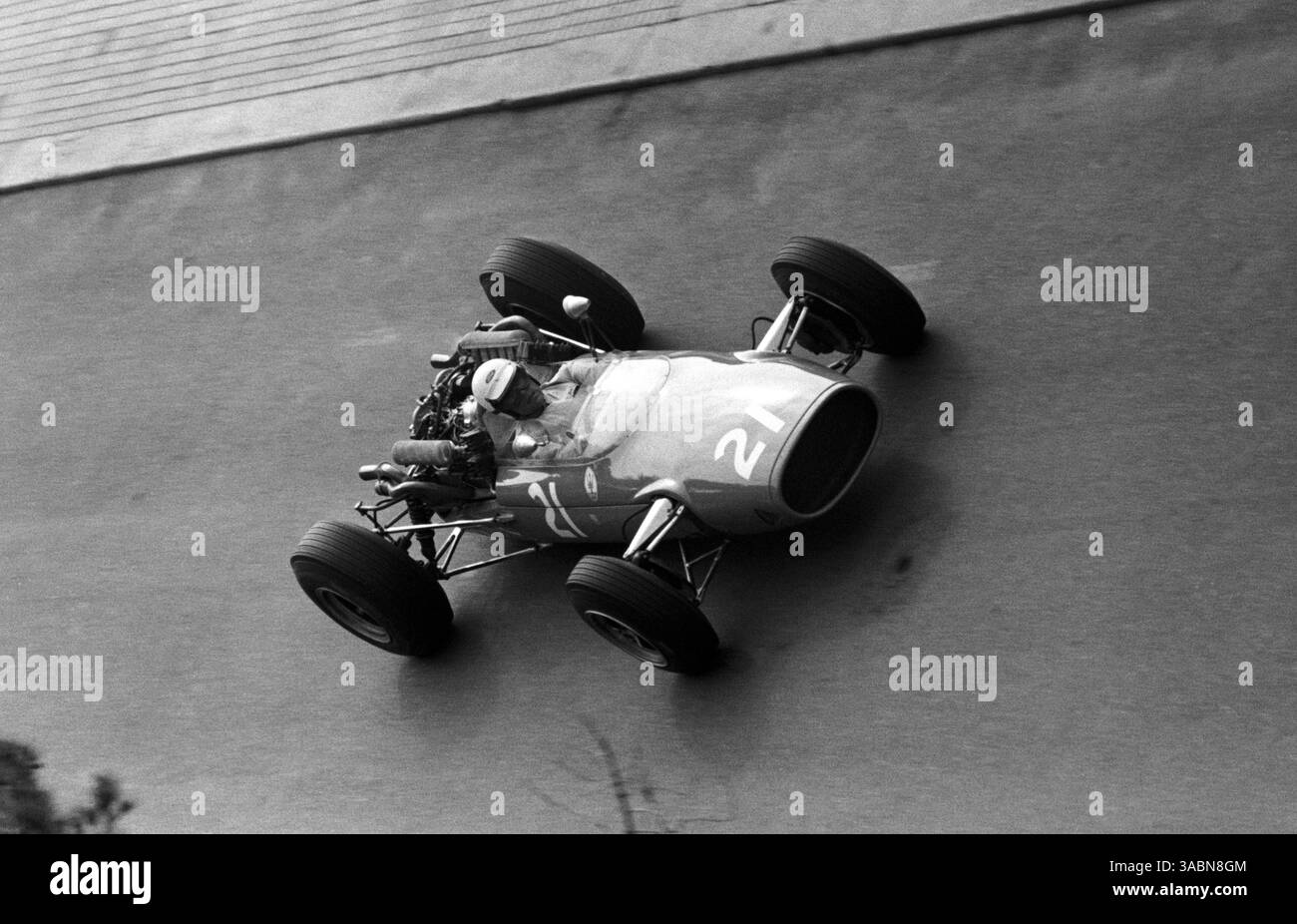 Guy Ligier (FRA) a fait ses débuts en GP dans une Cooper T81 privée, mais n'a pas été classé comme finisseur après avoir parcouru seulement 75 des 100 tours. ..Grand Prix de Monaco, Monte Carlo, 22 mai 1966. (Crédit image : ©Sutton Motorsports/ZUMA Press) Banque D'Images