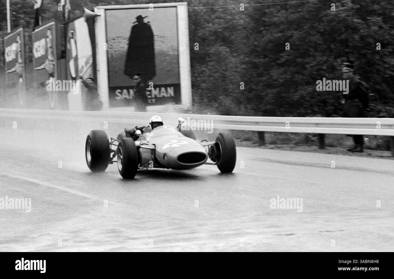 Guy Ligier (FRA) Cooper T81 n'a pas parcouru assez de tours pour être classé dans les positions finales de course...Grand Prix de Belgique, Spa-Francorchamps, 12 juin 1966. (Crédit image : ©Sutton Motorsports/ZUMA Press) Banque D'Images