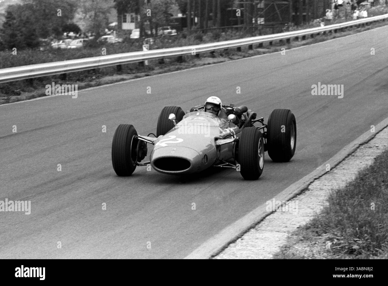 Guy Ligier (FRA) Cooper T81 n'a pas parcouru assez de tours pour être classé dans les positions finales de course...Grand Prix de Belgique, Spa-Francorchamps, 12 juin 1966. (Crédit image : ©Sutton Motorsports/ZUMA Press) Banque D'Images
