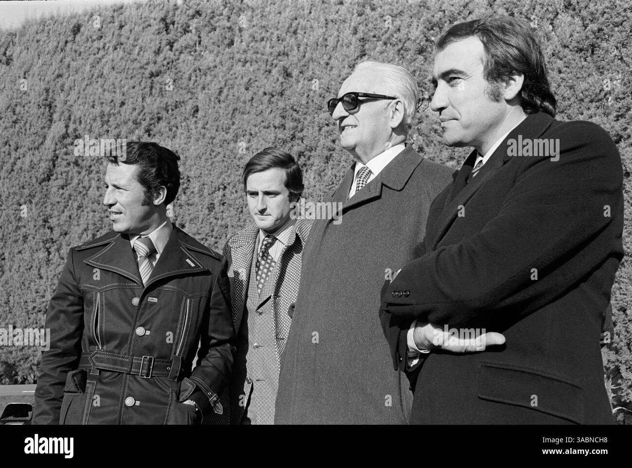 Pilotes Ferrari pour 1971 avec Enzo Ferrari, 2ème à droite, . De gauche à droite : Mario Andretti (USA), Ignazio Giunti (ITA) et Clay Regazzoni (sui). Modène, Italie, décembre 1970 (crédit image : ©Sutton Motorsports/ZUMA Press) Banque D'Images
