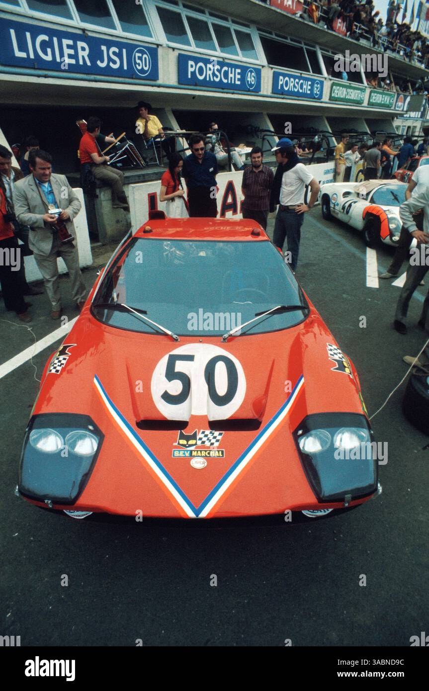 La Liger JS1 Ford de Guy Ligier (FRA) / Jean-Claude Andruet (FRA) est assise dans les stands avant la course..les 24 heures du Mans, le Mans, France, 13-14 juin 1970. (Crédit image : ©Sutton Motorsports/ZUMA Press) Banque D'Images