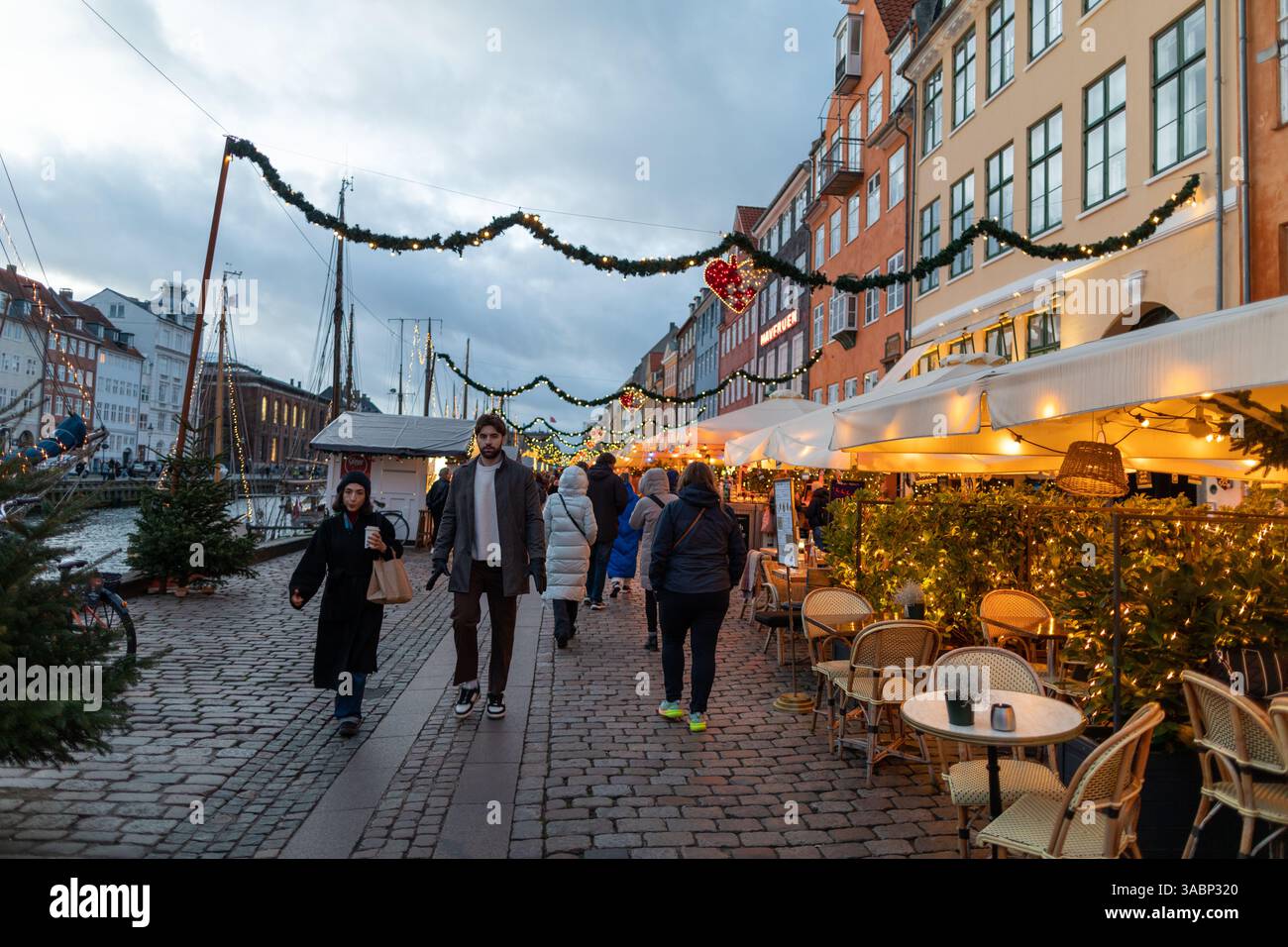 Nyhaven Street cafés Copenhague Danemark Banque D'Images