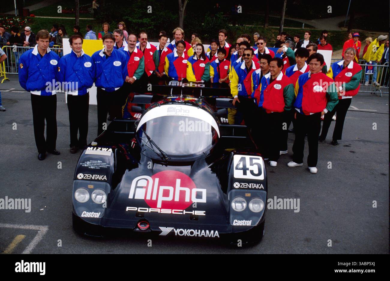 La Porsche 962C Alpha Racing Team avec les pilotes David Sears (GBR), Anthony Reid (GBR) et TIFF Needell (GBR)..les 24 heures du Mans, le Mans, France, 16-17 juin 1990. (Crédit image : ©Sutton Motorsports/ZUMA Press) Banque D'Images