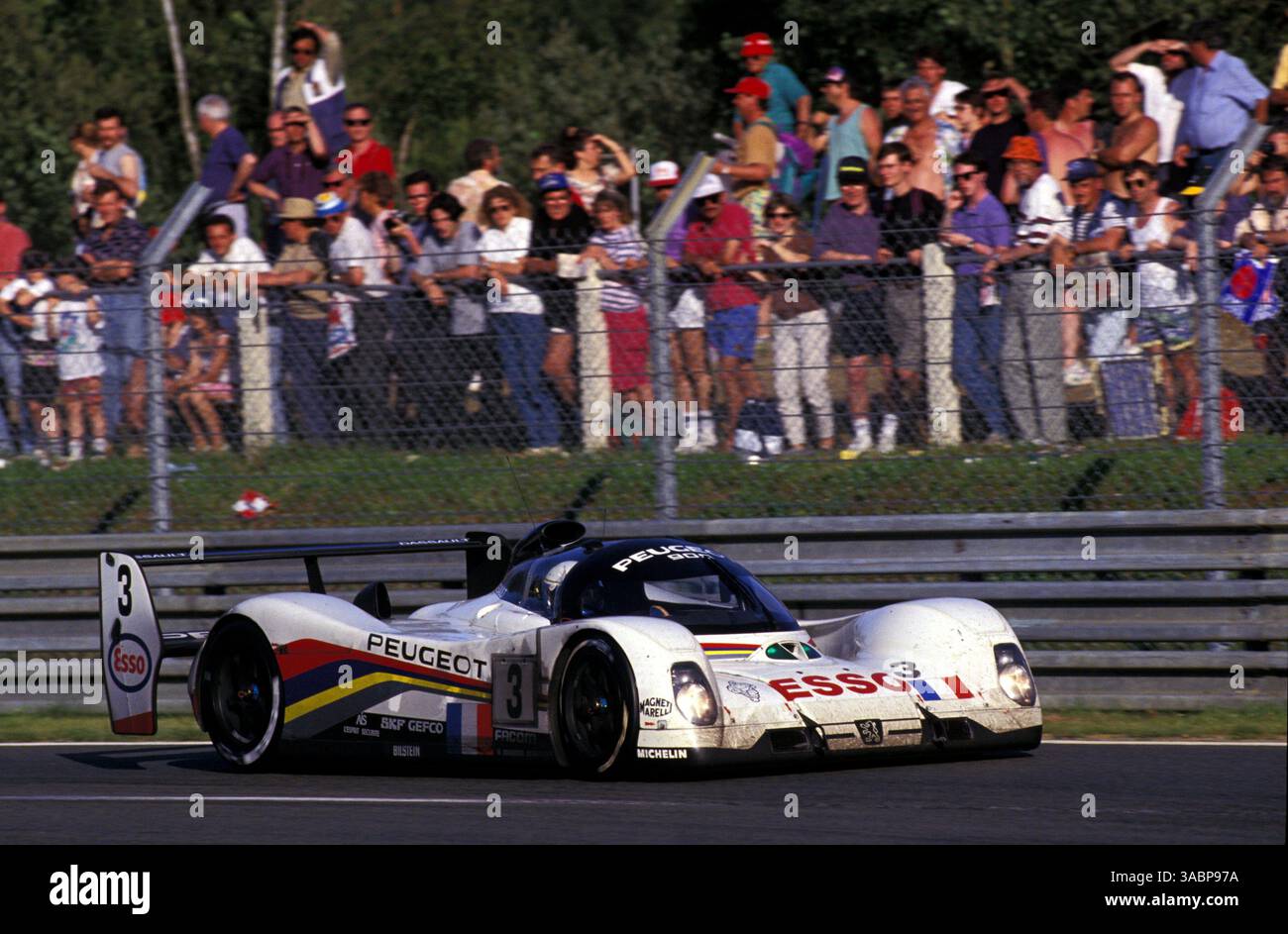 Eric Helery (FRA) / Christophe Bouchut (FRA) / Geoff Brabham (AUS) Peugeot 905 Evo 1C...le Mans 24 heures, le Mans, France, 19-20 juin 1993. (Crédit image : ©Sutton Motorsports/ZUMA Press) Banque D'Images