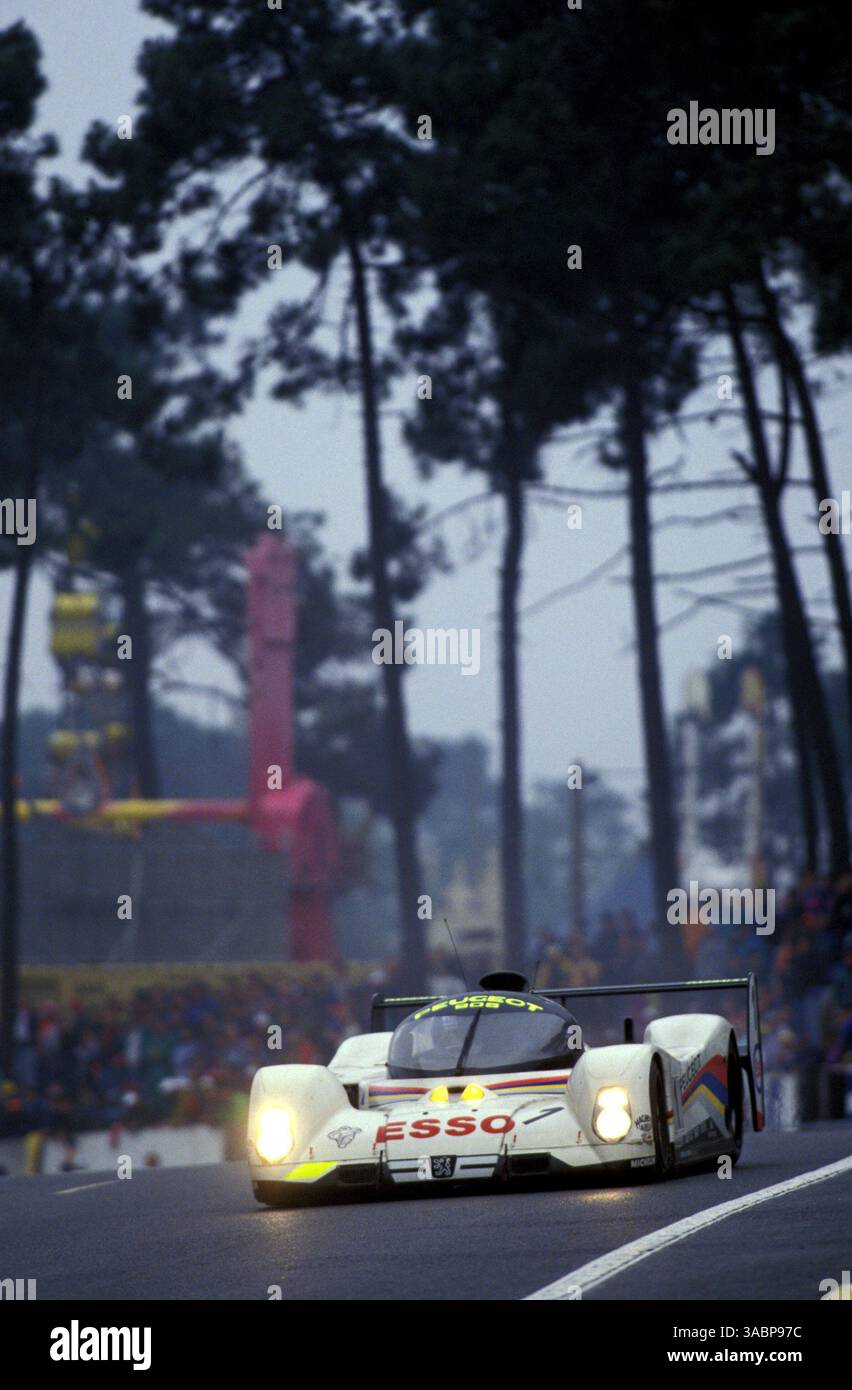 Derek Warwick (GBR) / Yannick Dalmas (FRA) / Mark Blundell (GBR) Peugeot 905 Evo 1 bis...le Mans 24 heures, le Mans, France, 20-21 juin 1992. (Crédit image : ©Sutton Motorsports/ZUMA Press) Banque D'Images