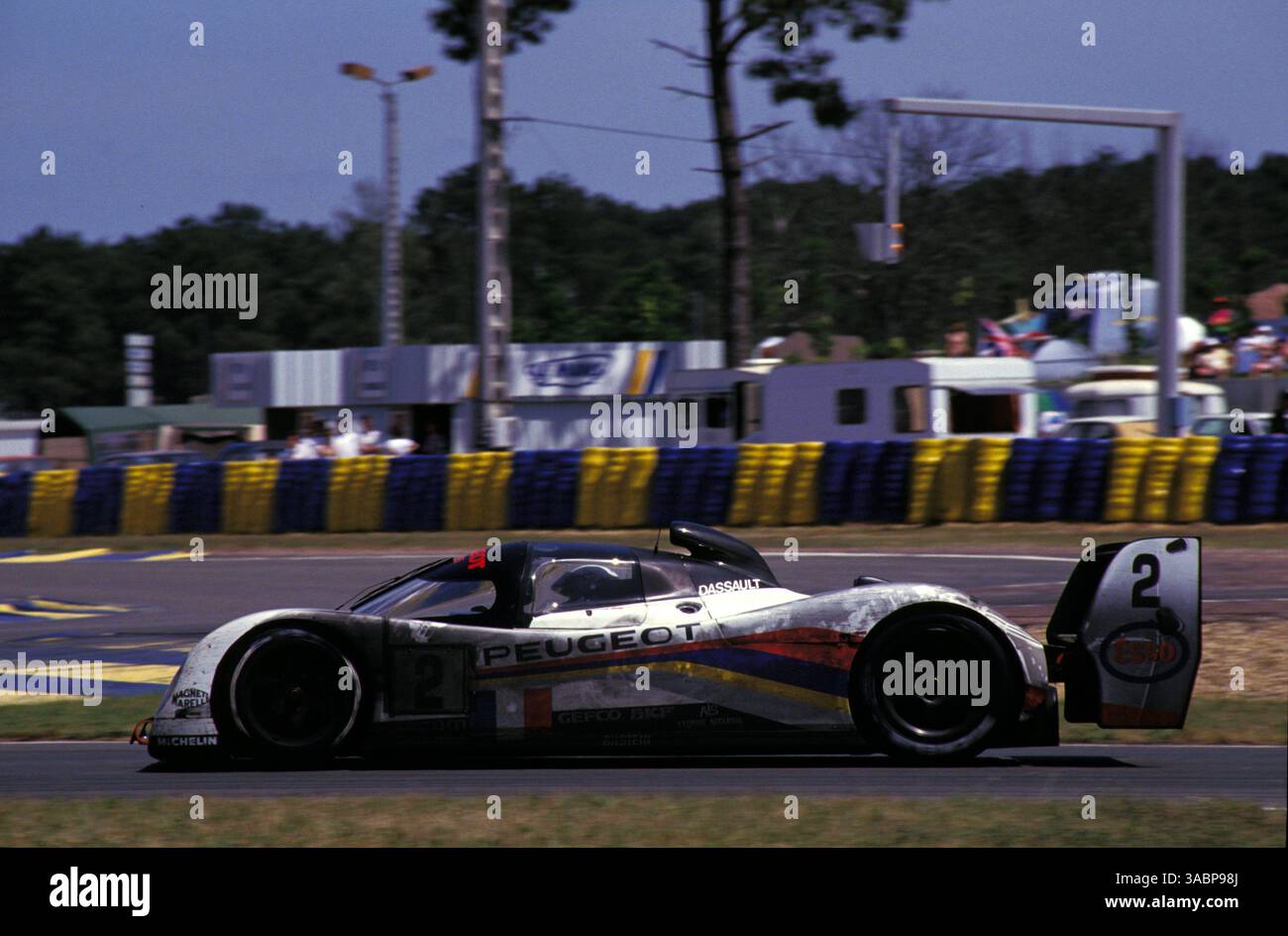 Phillippe Alliot (FRA) / Mauro Baldi (ITA) / Jean-Pierre Jabouille (FRA) Peugeot 905 Evo 1C terminé 3rd...les 24 heures du Mans, le Mans, France, 19-20 juin 1993. (Crédit image : ©Sutton Motorsports/ZUMA Press) Banque D'Images