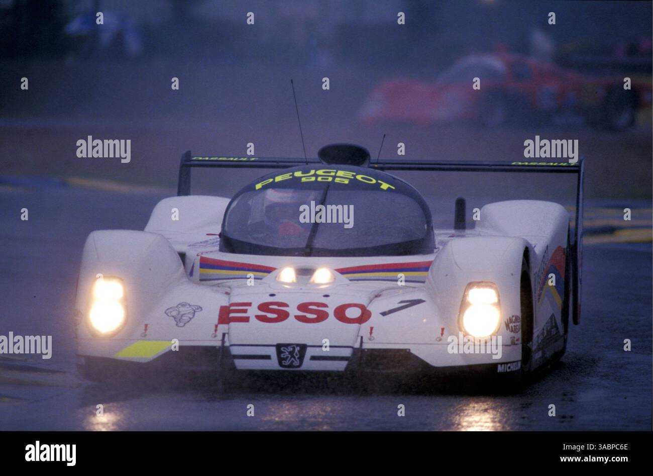 Derek Warwick (GBR) / Yannick Dalmas (FRA) / Mark Blundell (GBR) Peugeot 905 Evo 1 bis...le Mans 24 heures, le Mans, France, 20-21 juin 1992. (Crédit image : ©Sutton Motorsports/ZUMA Press) Banque D'Images