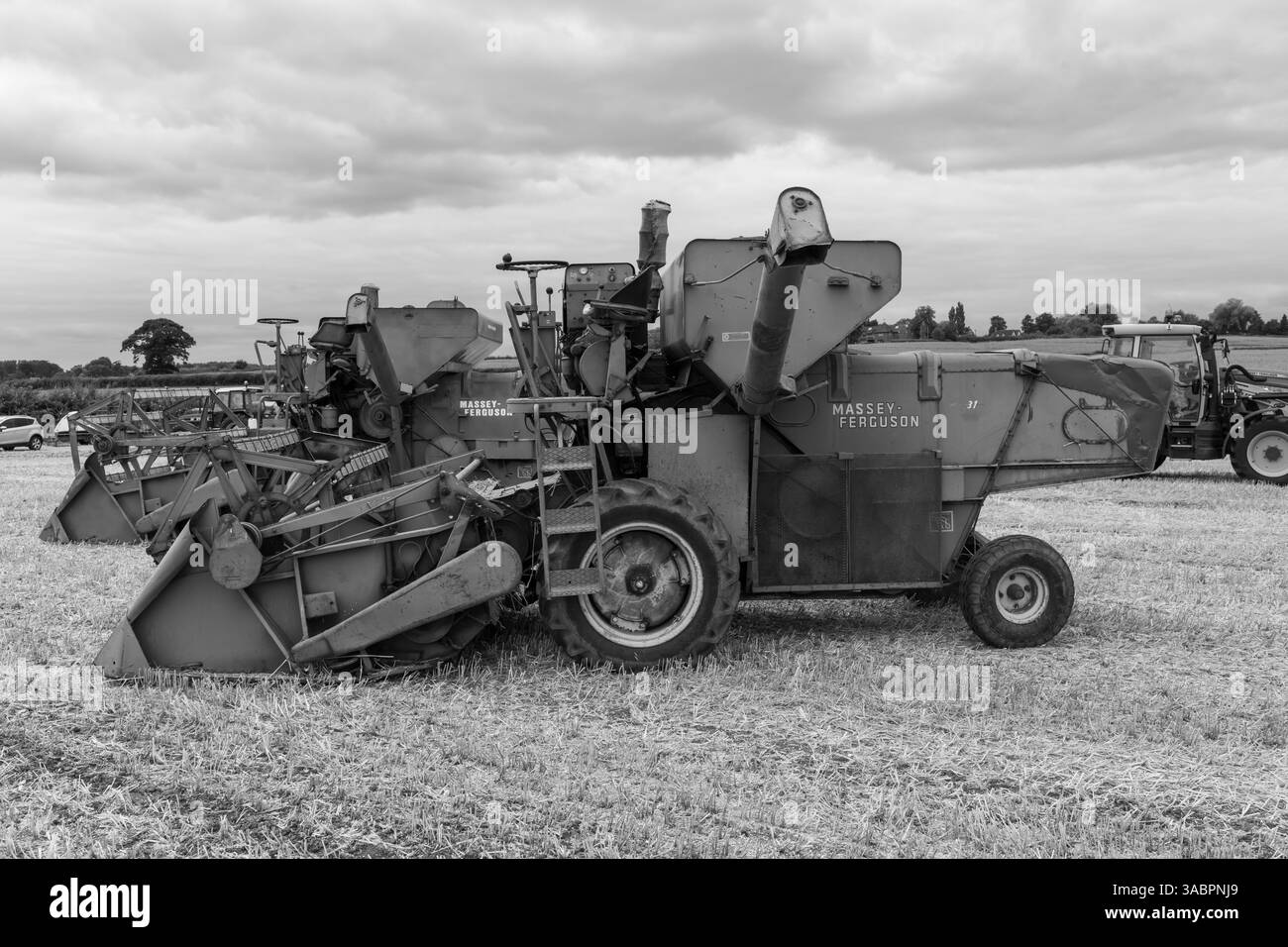 Haselbury Plucknet.Somerset.Royaume-Uni. 17 août 2024.Une moissonneuse-batteuse Massey Ferguson 31 est présentée lors d'un événement agricole de Yesterdays Banque D'Images