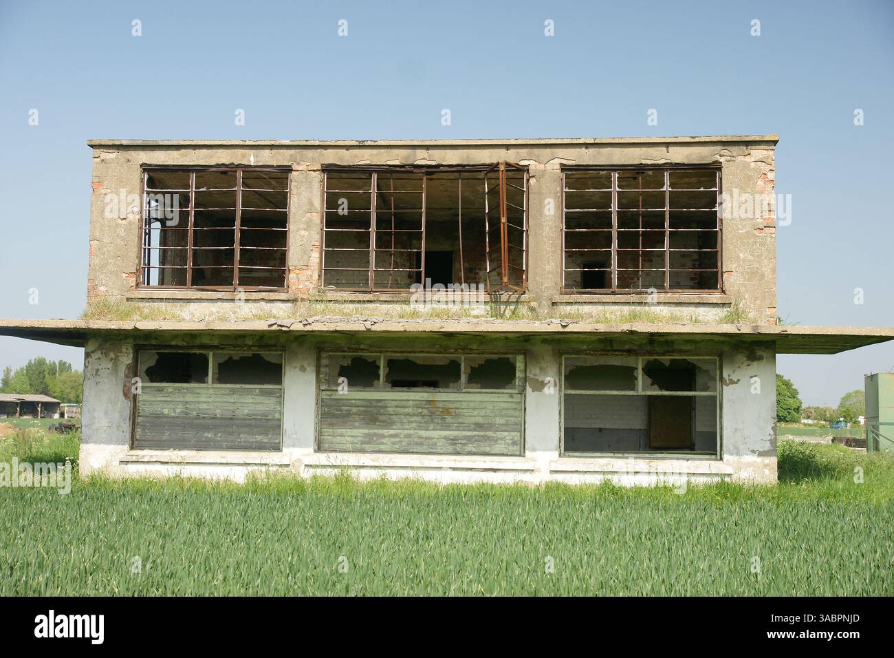 RAF Catfoss Watch office. Architecture de l'aérodrome militaire de la seconde Guerre mondiale. Tour de contrôle de la station de bombardiers militaires Forma Banque D'Images