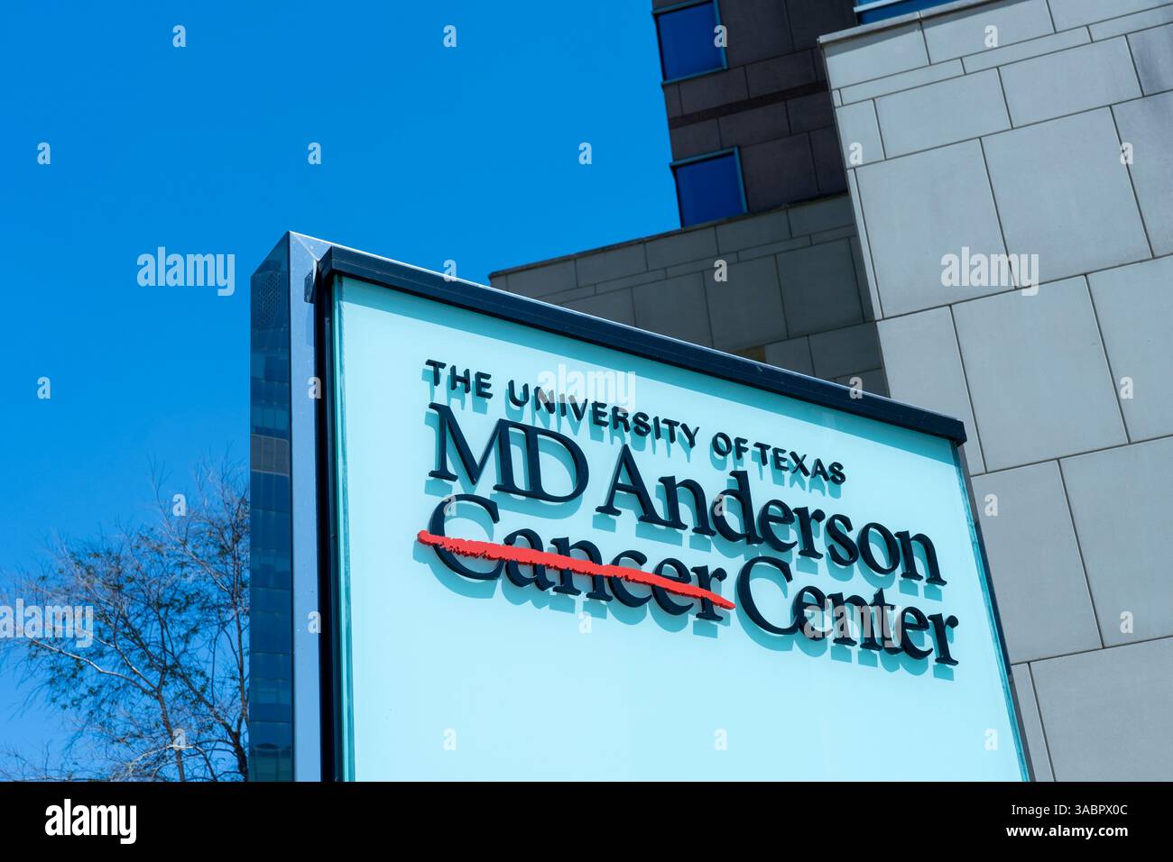 Houston, Texas, États-Unis - 3 avril 2024 : le logo du MD Anderson cancer Center de l'Université du Texas au Texas Medical Center de Houston, Texas Banque D'Images