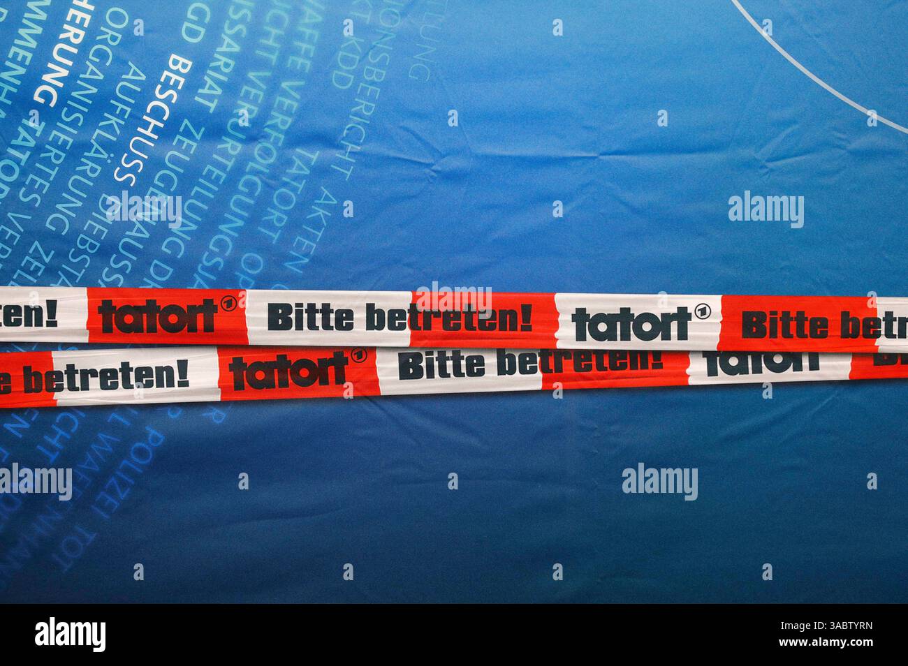 Tatort-logo BEI der Premiere des ARD Fernsehfilms Tatort - Fiderallala im Cineplex. Münster, 02.04.2025 *** logo Tatort à l'avant-première du téléfilm Tatort Fiderallala de l'ARD au Cineplex Münster, 02 04 2025 Foto :XT.xSchröerx/xFuturexImagex tatort 5303 Banque D'Images