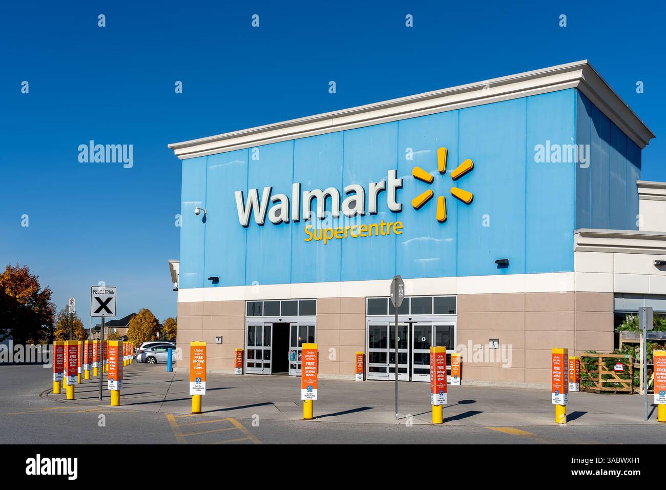 Richmond Hill, Ontario, Canada - 30 octobre 2018 : un magasin Walmart à Richmond Hill, Ontario, Canada. Banque D'Images