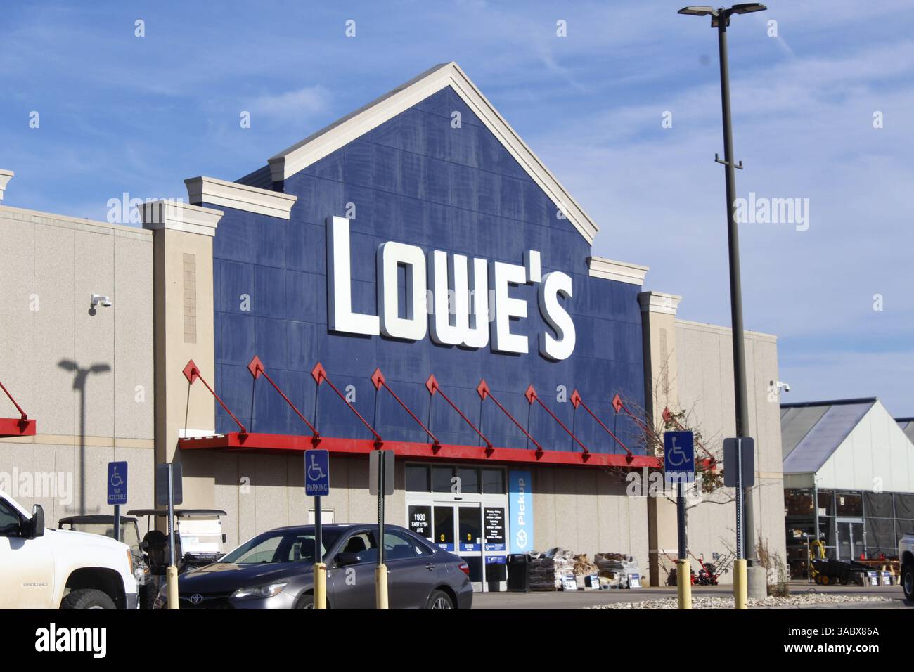 Lowe's Home Products Store vue en gros plan avec Sky Outdoor Banque D'Images