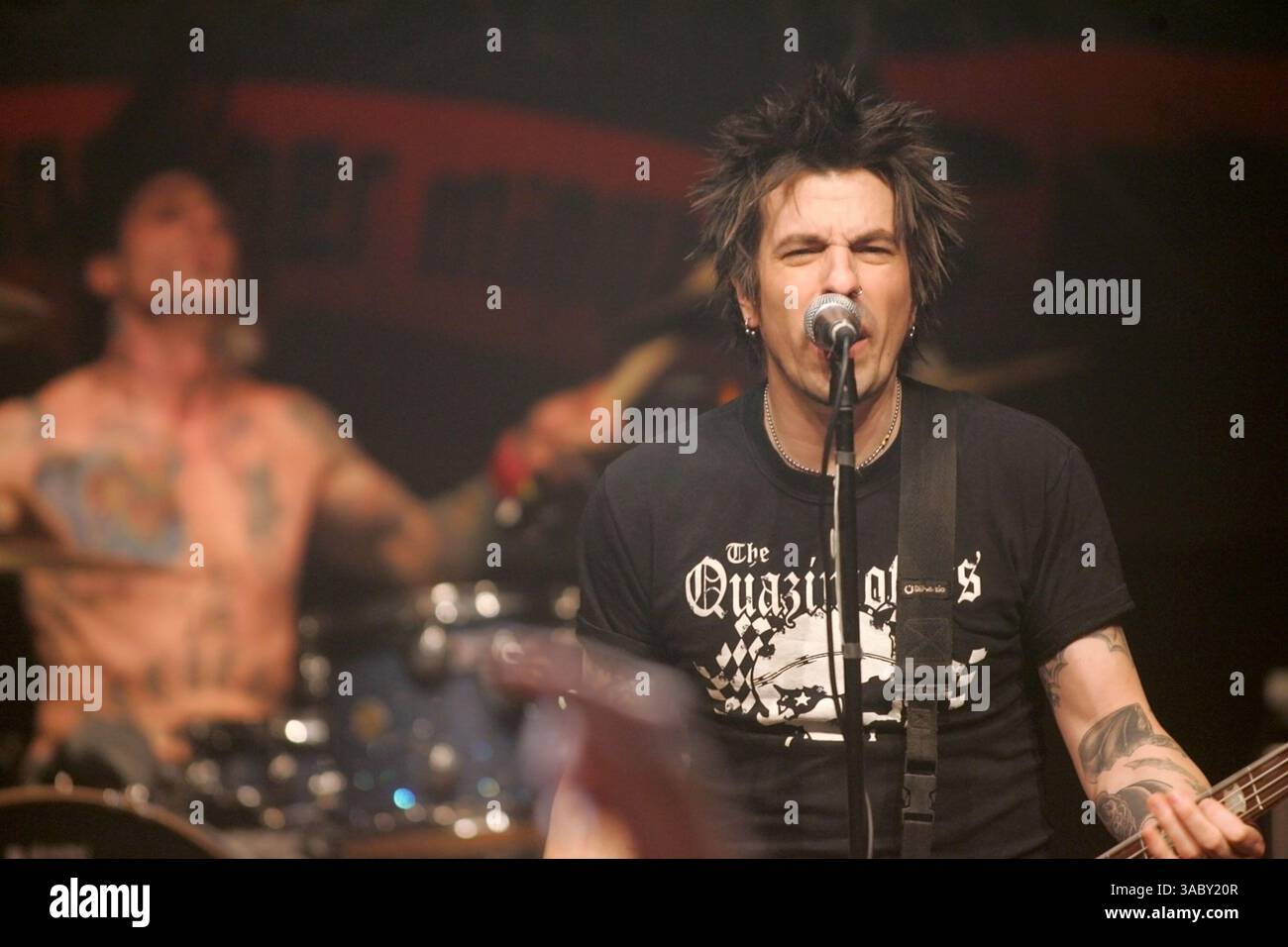 10 janvier 2008 - San Diego, Californie, États-Unis - RACHEL BOLAN et le batteur DAVE GARA de Skid Row jouent en concert à la House of Blues de San Diego. (Crédit image : © Roger Williams/ZUMA Press) Banque D'Images