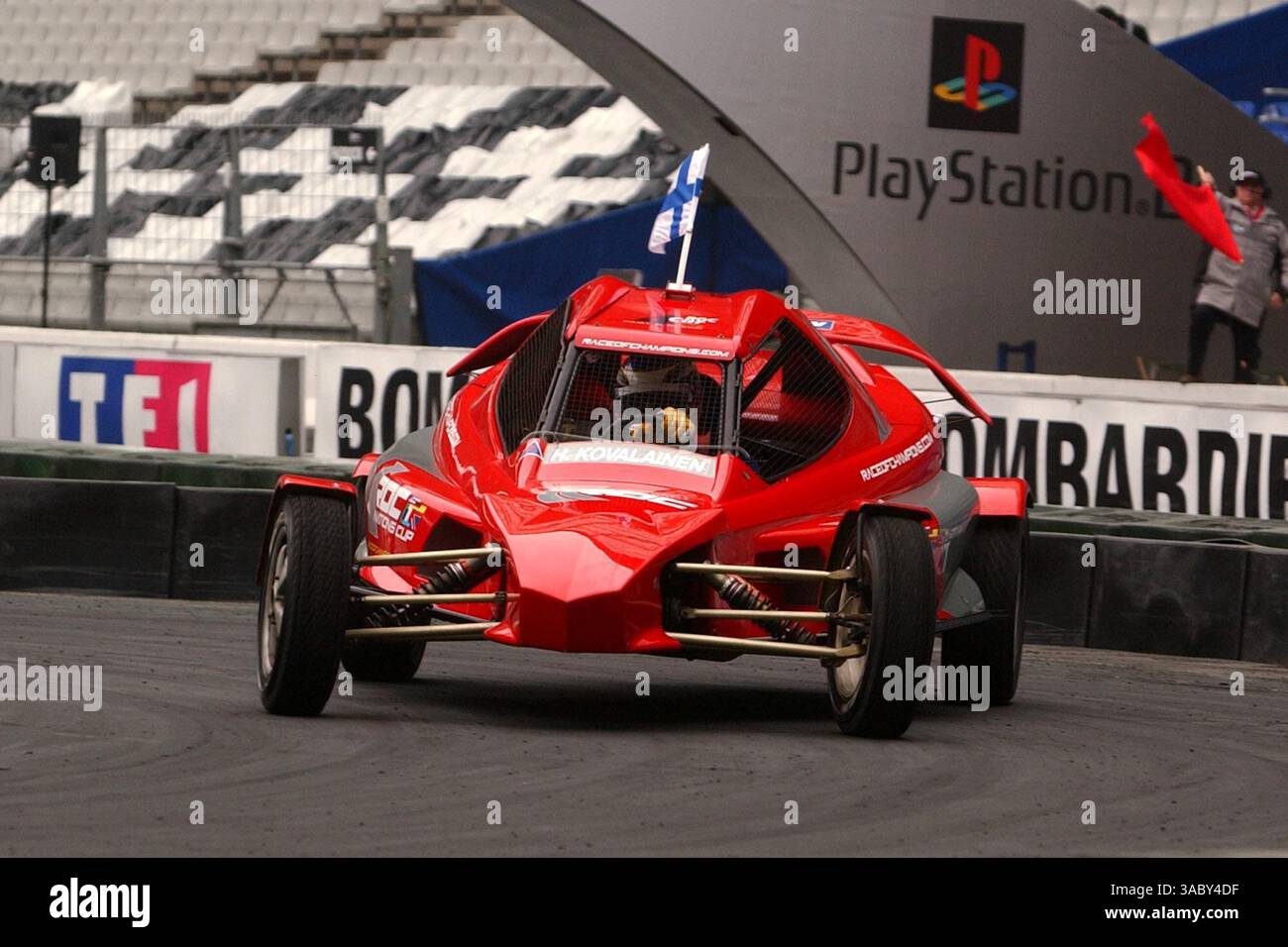 17ème course des Champions 2004, stade de France, Paris, France, samedi 4 décembre 2004 - Heikki Kovalainen (fin), World Series by Nissan driver, Team RDD, dans la voiture ROC pendant l'échauffement - Copyright 2004 course des Champions, libre de droits pour usage éditorial seulement ! (Crédit image : ©Sutton Motorsports/ZUMA Press) RESTRICTIONS : UK Rights OUT ! Banque D'Images