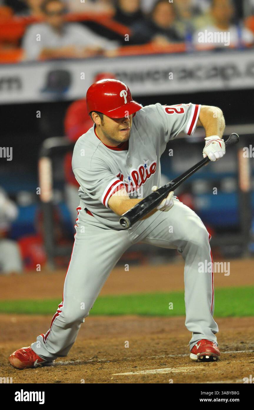 Avril 10, 2008 - Queens, New York City, NY, USA - Phillies lanceur ADAM EATON (21) tente de déposer un bunt. Les mets de New York accueillent les Philadelphia Phillies au Shea Stadium dans le Queens, New York. (Crédit image : © Cal Sport Media/ZUMA Press) Banque D'Images