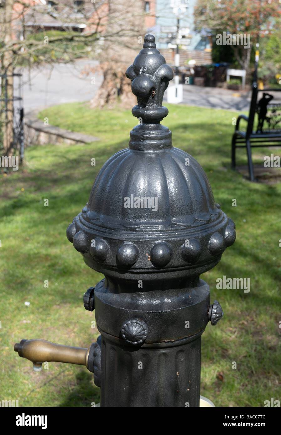 La pompe du village, Bubbenhall, Warwickshire, Angleterre, Royaume-Uni Banque D'Images