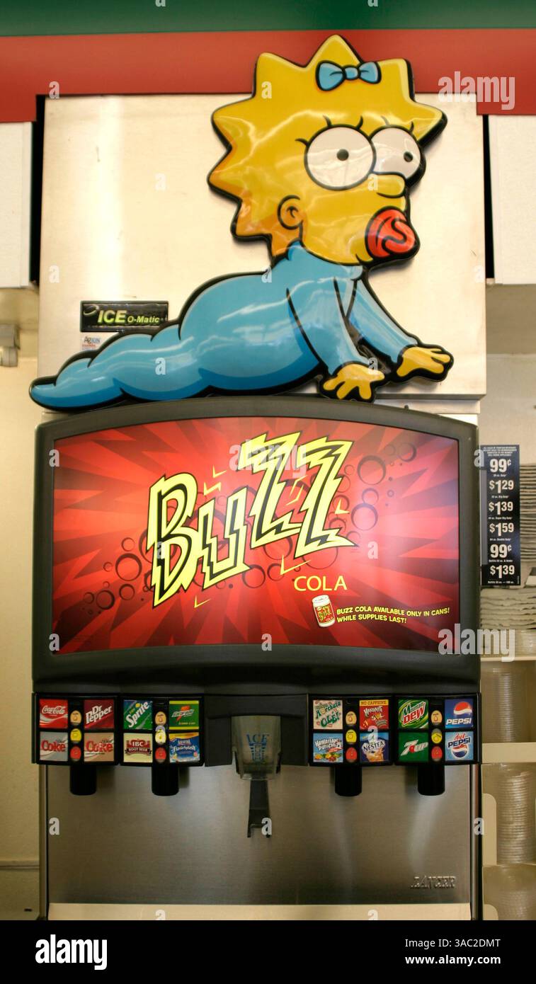 05 juil. 2007 - Burbank, CA, USA - Kwik-E-Mart est une chaîne fictive de magasins de proximité de l'émission de télévision 'The Simpsons'. Onze établissements 7-Eleven aux États-Unis et un à Vancouver, en Colombie-Britannique, au Canada ont été transformés en Kwik-E-Marts dans le cadre d'une promotion spéciale pour le prochain film « The Simpson Movie ». Pour une durée limitée, 7-Elevens en Amérique du Nord vendra également divers produits Simpson, tels que Squishees, Buzz Cola et Krusty-OS Cereal. MAGGIE SIMPSON sur la photo. (Crédit image : © Reid Gray/ZUMA Press) Banque D'Images