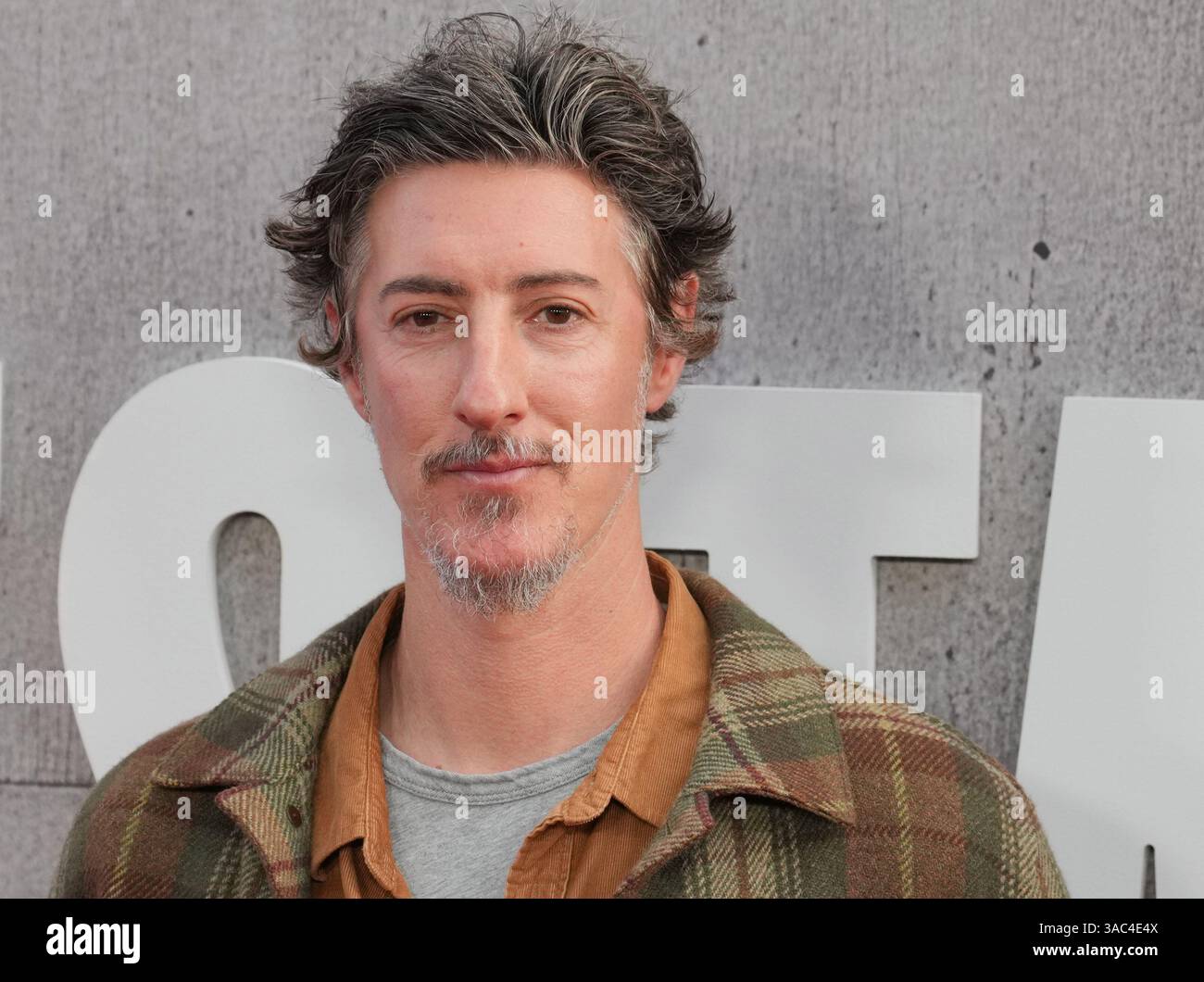 Los Angeles, États-Unis. 02 avril 2025. Eric Balfour arrive à la première saison 6 de Hulu's THE HANDMAID'S TALE qui a eu lieu au TCL Chinese Theatre à Hollywood, CA mercredi, ? 2 avril 2025. (Photo de Sthanlee B. Mirador/Sipa USA) crédit : Sipa USA/Alamy Live News Banque D'Images