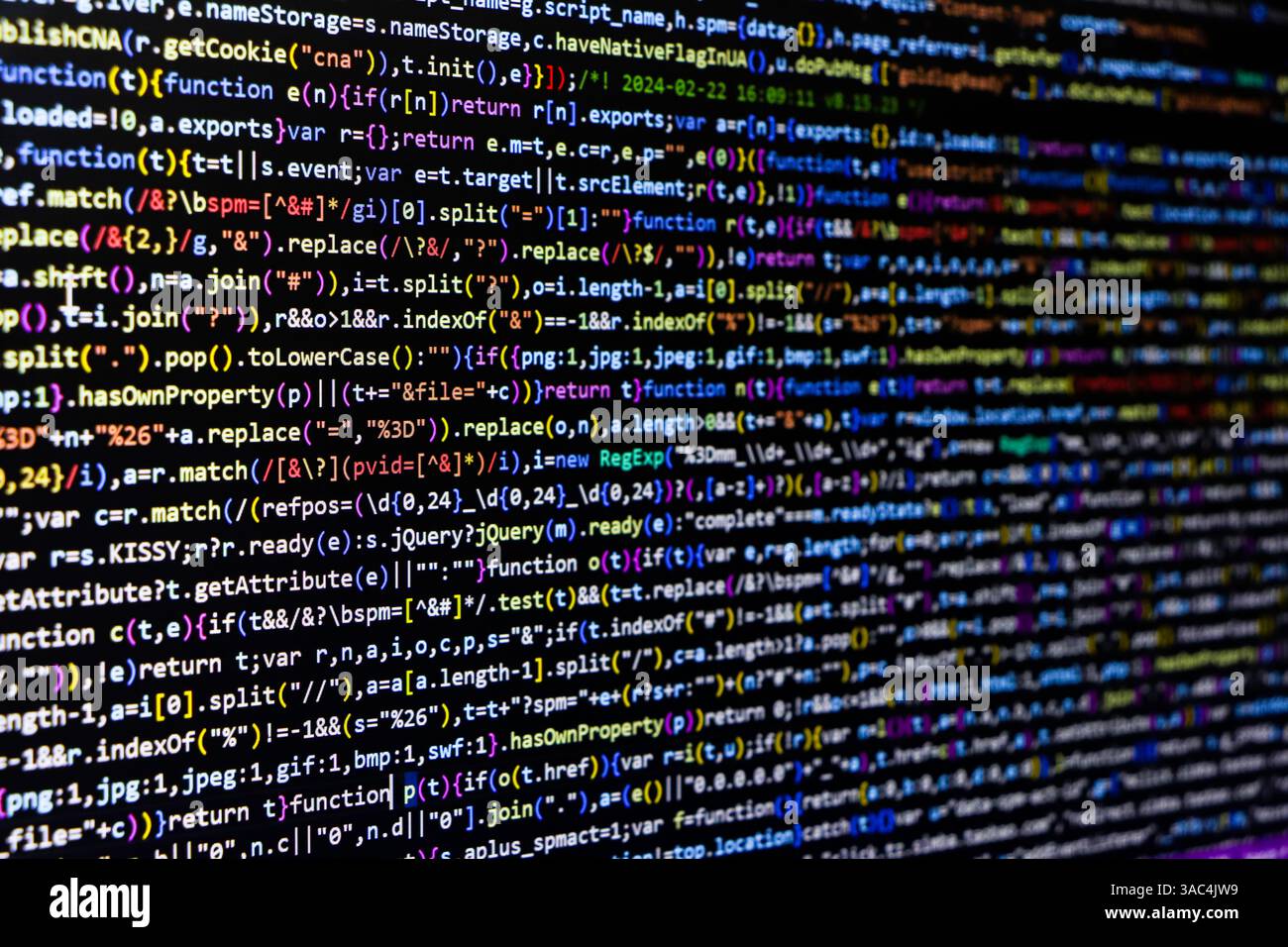 Code source du logiciel. Code de programmation. Code de programmation sur l'écran du calculateur. Développeur travaillant sur les codes de programme au bureau. Photo du code source. Technolo Banque D'Images