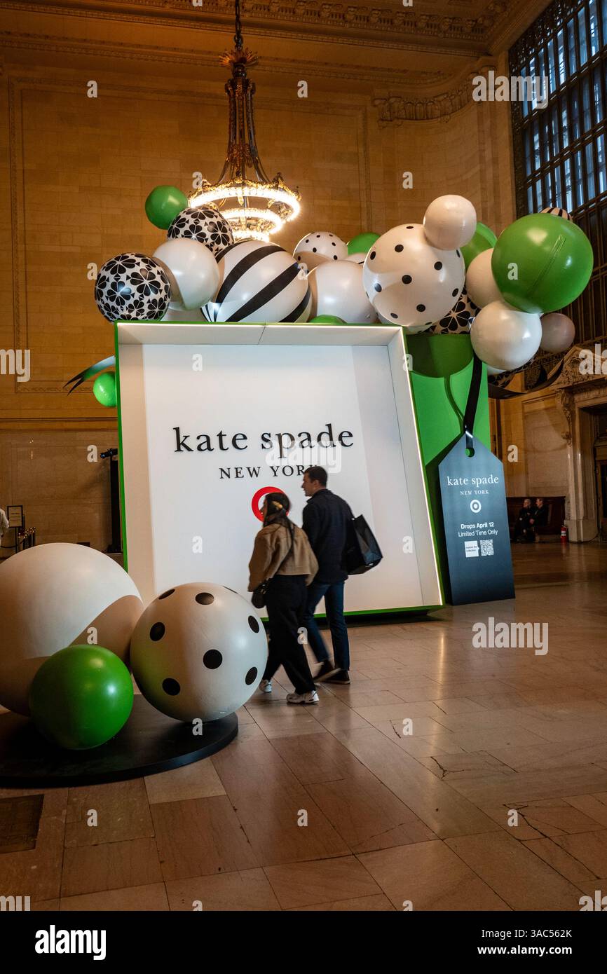Aperçu de la collection pop-up Target x Kate Spade dans Grand Central terminal, New York, États-Unis, le 2 avril 2025 Banque D'Images