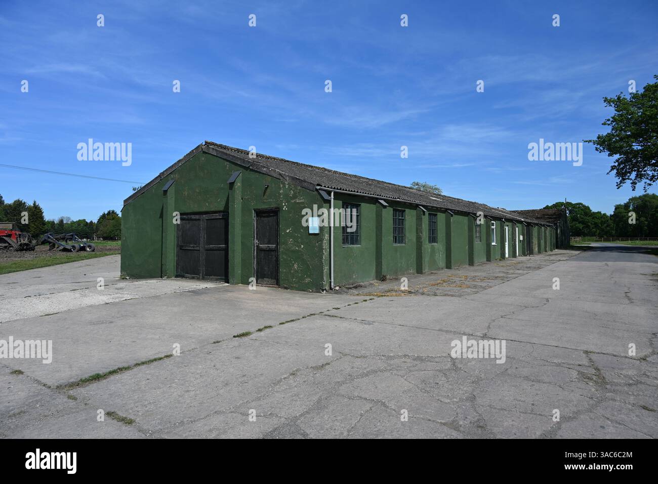 RAF Melbourne forma le site technique de l'aérodrome militaire de la seconde guerre mondiale. Bâtiments d'atelier Maycrete Banque D'Images