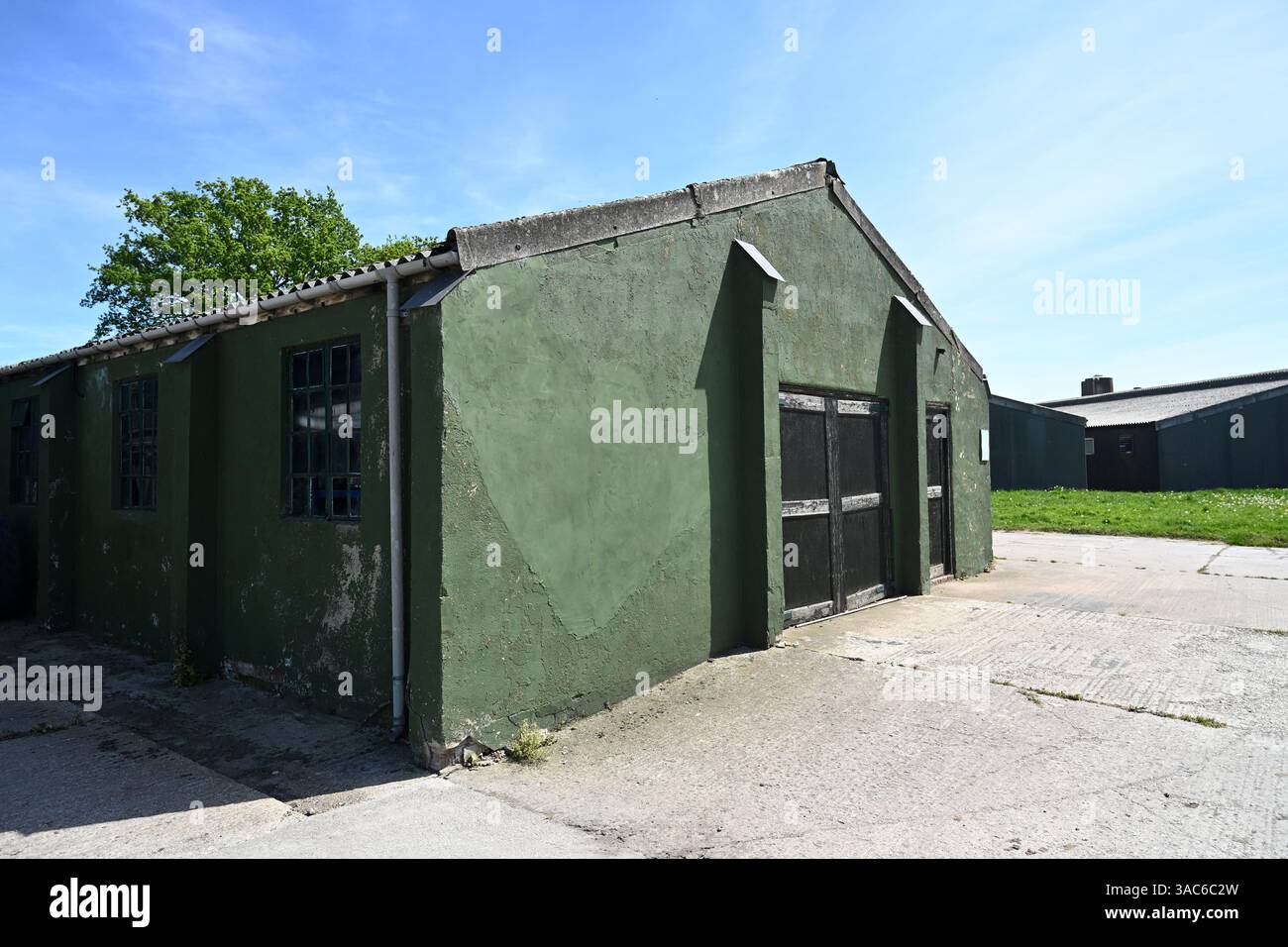 RAF Melbourne forma le site technique de l'aérodrome militaire de la seconde guerre mondiale. Bâtiments d'atelier Maycrete Banque D'Images