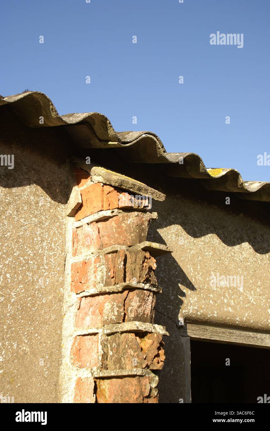 RAF Melbourne forma le site technique de l'aérodrome militaire de la seconde guerre mondiale. Bâtiments d'atelier Maycrete Banque D'Images