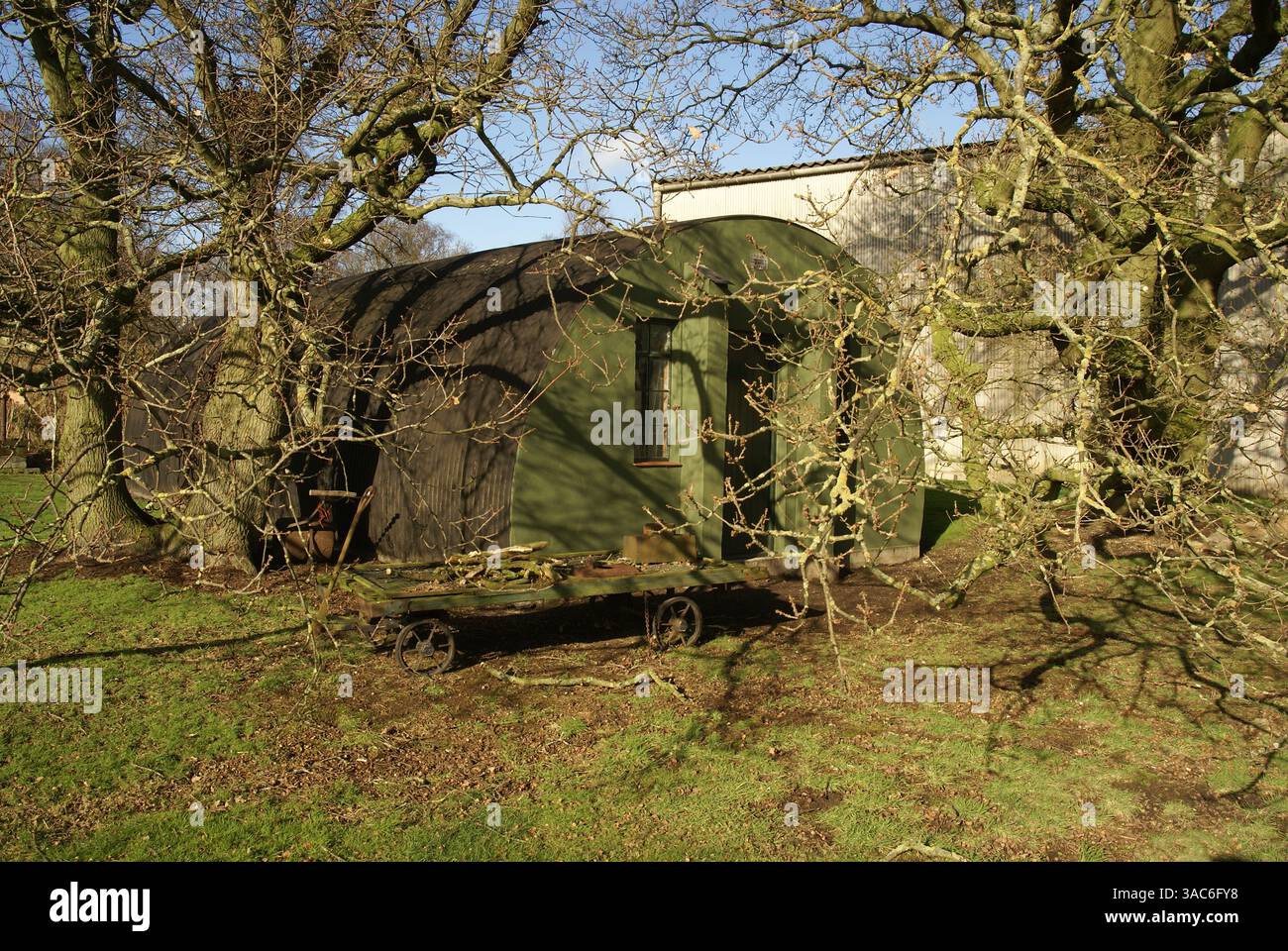 RAF Melbourne forma le site technique de l'aérodrome militaire de la seconde guerre mondiale. Bâtiment Nissen Hut Banque D'Images
