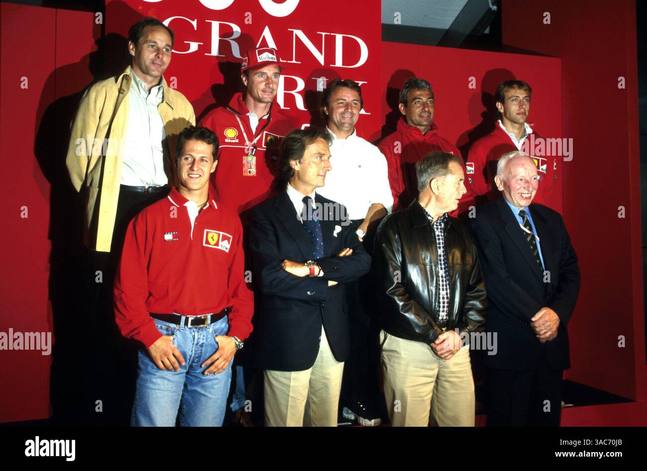 Ferrari célèbre le Grand Prix de F1 600..de gauche à droite : Gerhard Berger, Eddie Irvine, René Arnoux, Michele Alboreto et Luca Badoer...première ligne de gauche à droite : Michael Schumacher, Luca Di Montezemolo, Phil Hill et John Surtees..Grand Prix d'Italie, Monza, 1999 (crédit image : ©Sutton Motorsports/ZUMA Press) Banque D'Images