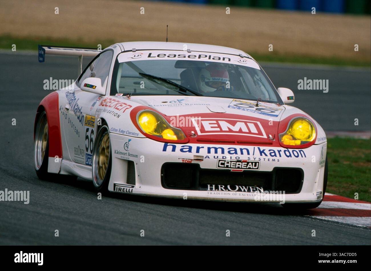 Tim Sugden (GBR) / Steve O'Rourke (GBR) EMKA Racing Porsche 911 GT3-R n'a pas terminé..FIA GT Championship, Magny cours, France, 22 octobre 2000. (Crédit image : ©Sutton Motorsports/ZUMA Press) Banque D'Images