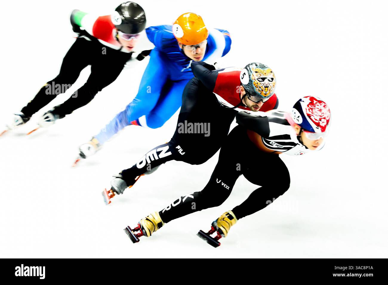 11 FÉVRIER 2022 - Pékin, Chine : équipe ROC, équipe pays-Bas, équipe Hongrie et équipe Corée du Sud dans le semi-fi relais 5000m homme de patinage de vitesse sur courte piste Banque D'Images