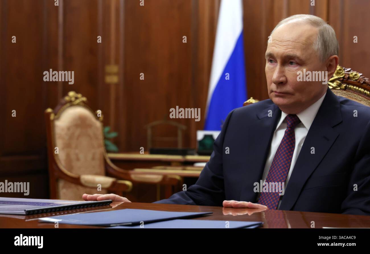 Moscou, Russie. 03rd Apr, 2025. Le président russe Vladimir Poutine, écoute Veronika Nikishina, directrice générale du Centre russe d'exportation, rendre compte du marché d'exportation lors d'une réunion en face à face au Kremlin, le 3 avril 2025 à Moscou, en Russie. Crédit : Vyacheslav Prokofyev/Kremlin Pool/Alamy Live News Banque D'Images