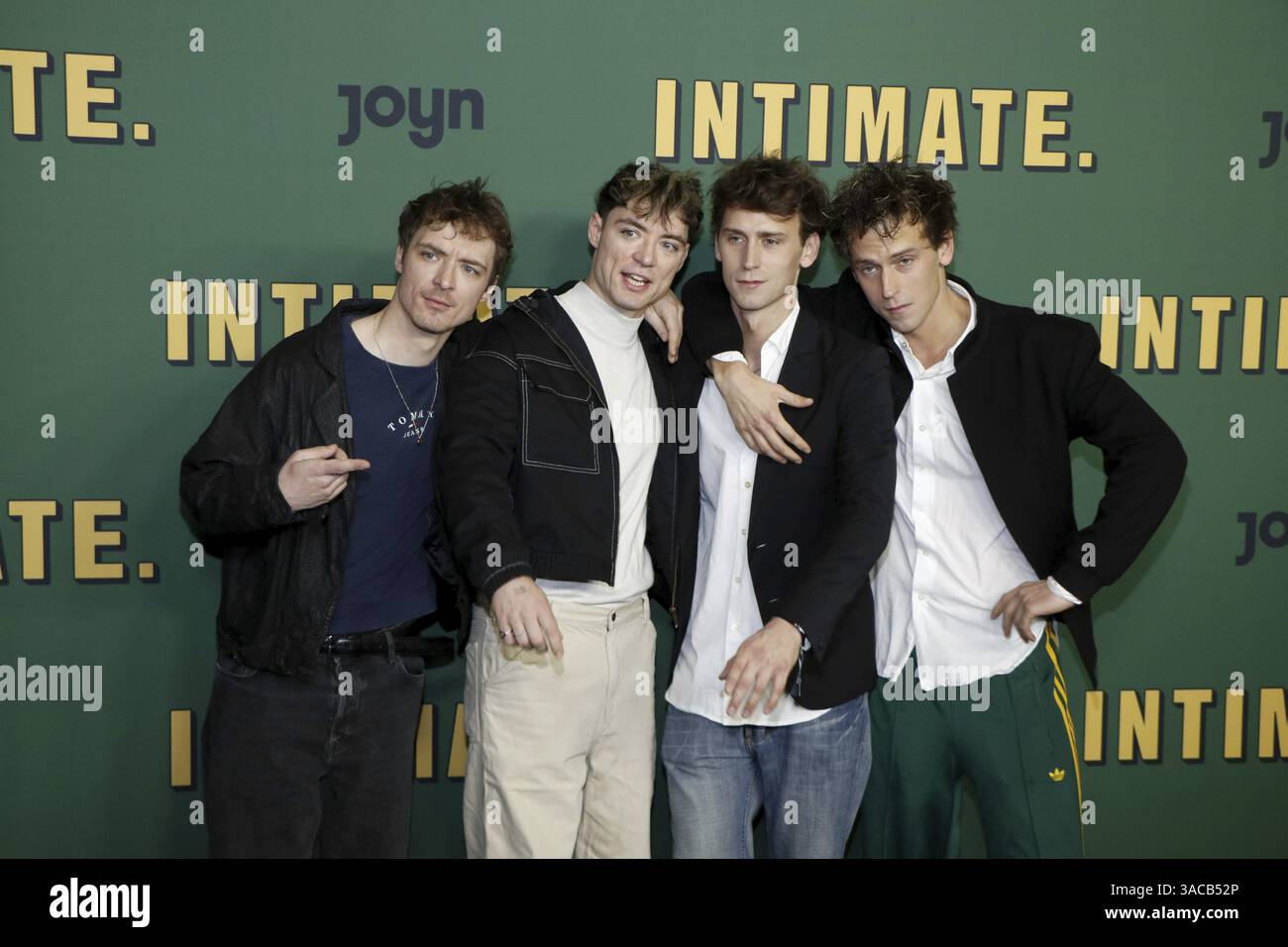 Heiko Lochmann, Roman Lochmann, Emil Belton et Oskar Belton lors de la première de la saison 2 de la série JOYN Intimate au Zoo Palast de Berlin le 1 Banque D'Images