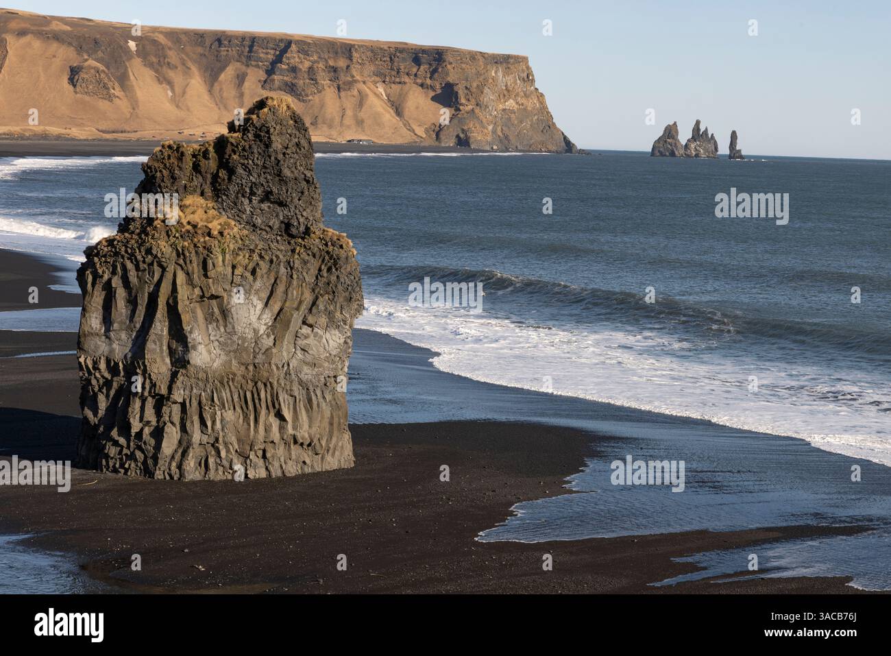 Islande, Vik. Plage de sable noir de Reynisfjara Banque D'Images