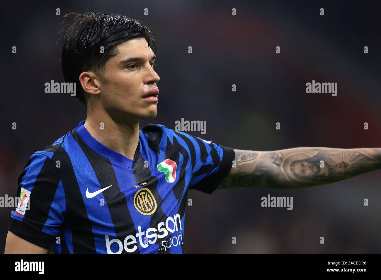 Milan, Italie. 2 avril 2025. Un tatouage portant un portrait de Jésus est vu sur l'avant-bras de Joaquin Correa du FC Internazionale alors qu'il réagit lors du match de la Coppa Italia à Giuseppe Meazza, Milan. Le crédit photo devrait se lire : Jonathan Moscrop/Sportimage crédit : Sportimage Ltd/Alamy Live News Banque D'Images