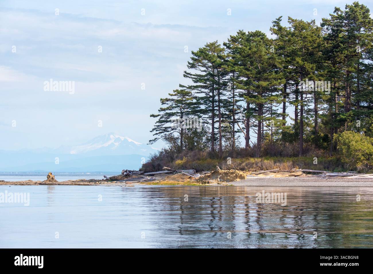 États-Unis, Îles San Juan, État de Washington. Île Patos, Mont Baker, mer des Salish. Banque D'Images