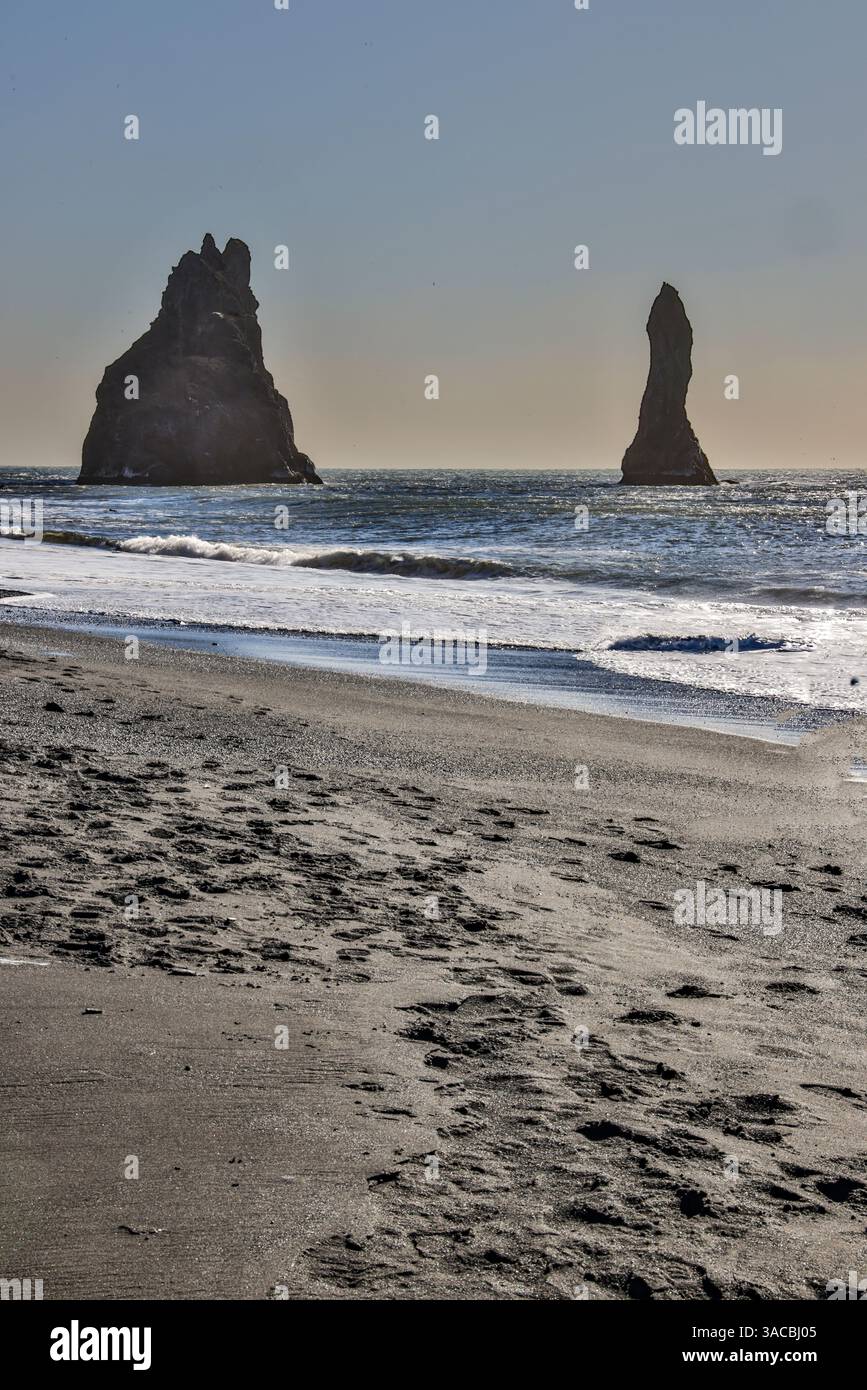 Islande, Vik. Plage de sable noir de Reynisfjara Banque D'Images