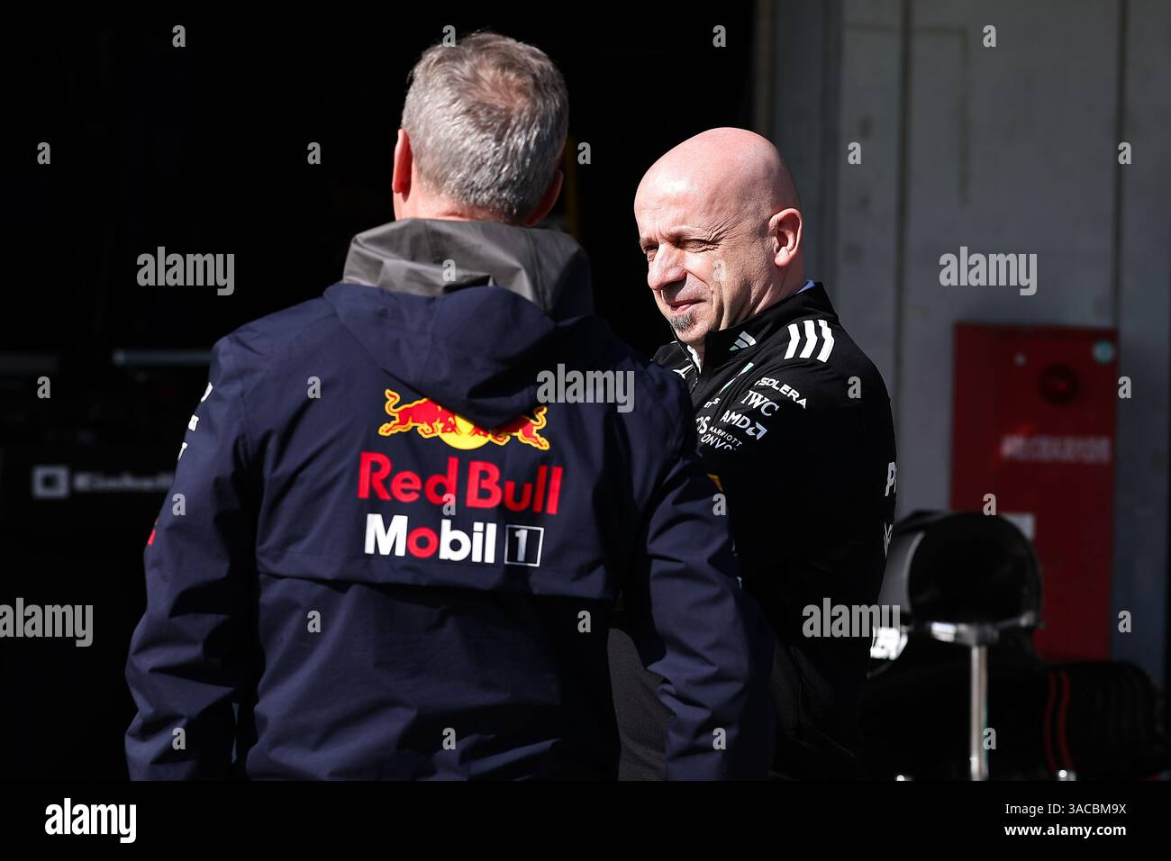 RESTA Simone (ita), Directrice du développement stratégique de Mercedes AMG F1 Team, portrait, et MONAGHAN Paul, ingénieur en chef &amp ; ingénierie automobile de Red Bull Racing, portrait lors du Grand Prix du Japon Lenovo de formule 1 2025, 3ème manche du Championnat du monde FIA de formule 1 2025 du 4 au 6 avril 2025 sur le circuit de Suzuka, à Suzuka, Japon Banque D'Images