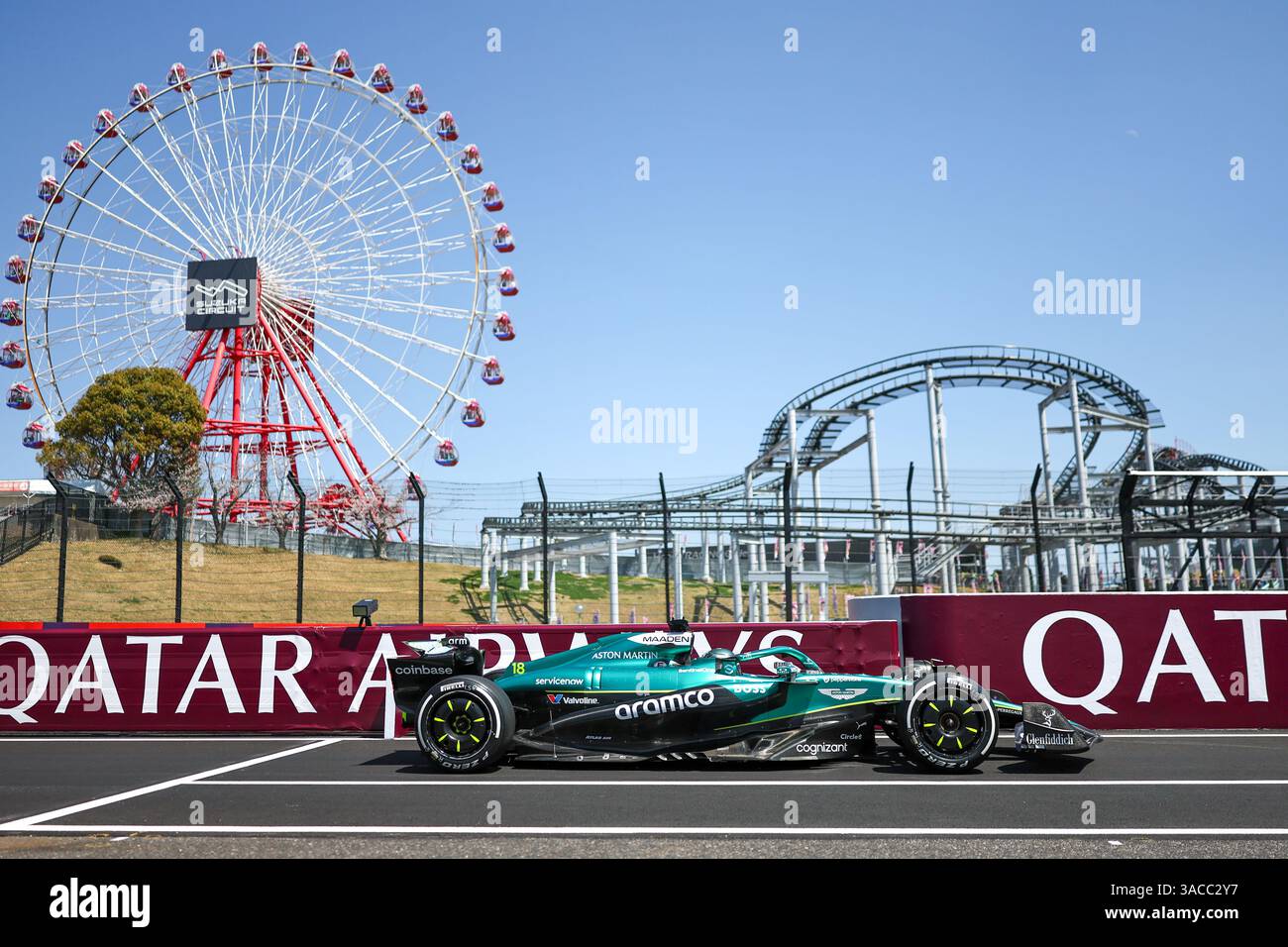 SUZUKA, JAPON - 4 AVRIL : balade au Canada au volant de la (18) Mercedes Aston Martin AMR25 lors des essais avant le Grand Prix de F1 du Japon sur le circuit de Suzuka le 4 avril 2025 à Suzuka, au Japon. (Photo de Qian Jun/Paddocker) Banque D'Images