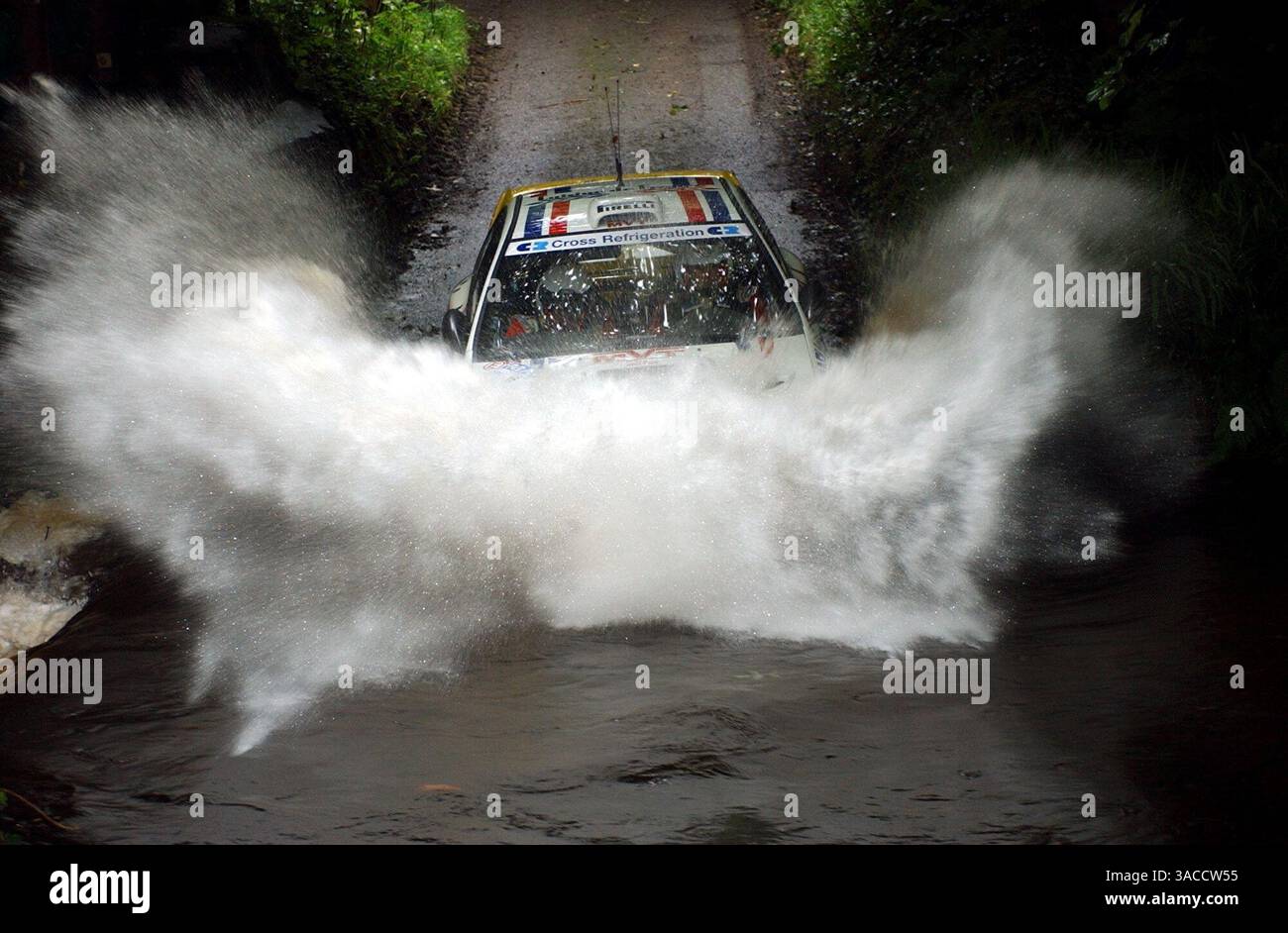 British Rally Championship..Round 5..Manx International Rally, 1-3 août 2002..Douglas, Île de Man..Andrew Nesbitt dans le St John's Water Splash. Image numérique (crédit image : ©Sutton Motorsports/ZUMA Press) Banque D'Images