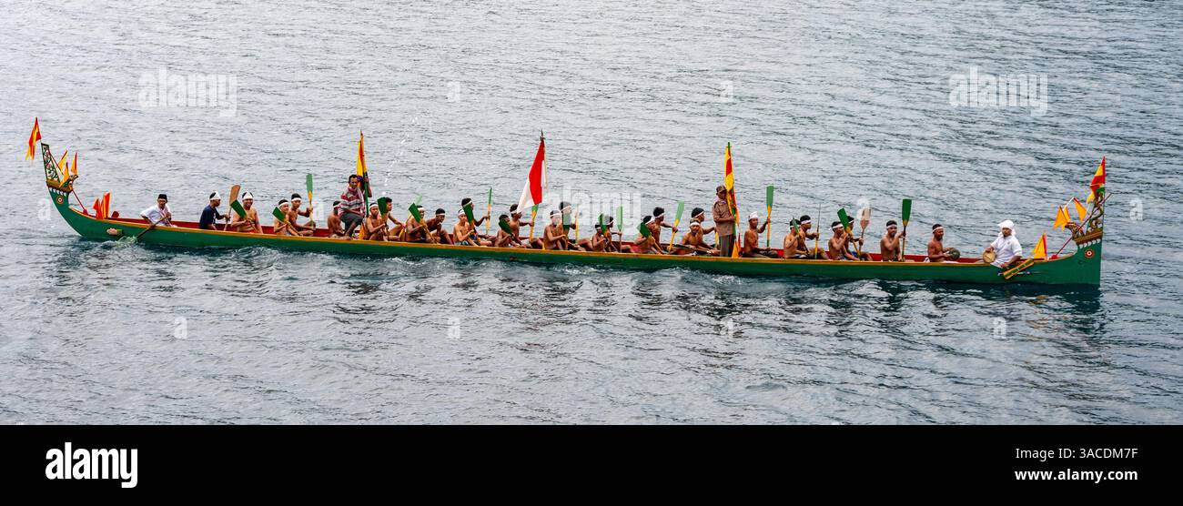 Kora Kora Canoe Bienvenue, Banda Neira, Îles épices, Indonésie Banque D'Images